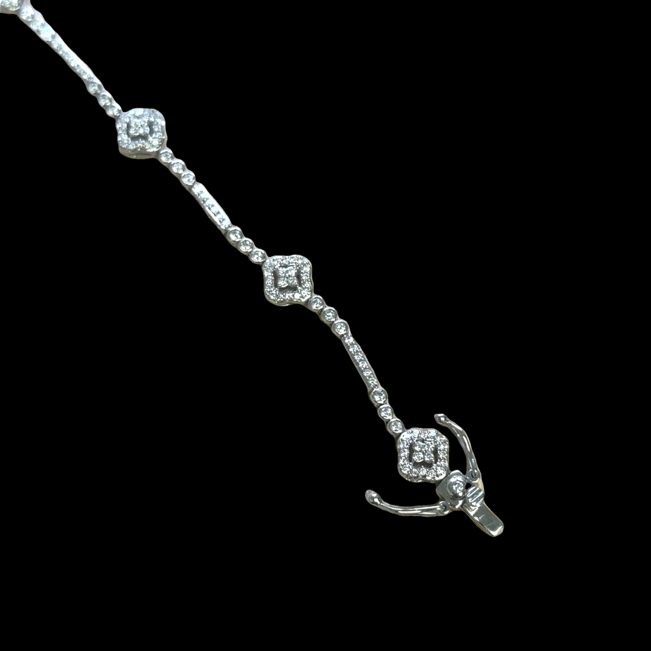 Rose – 18K White Gold Diamond Tex Line Bracelet