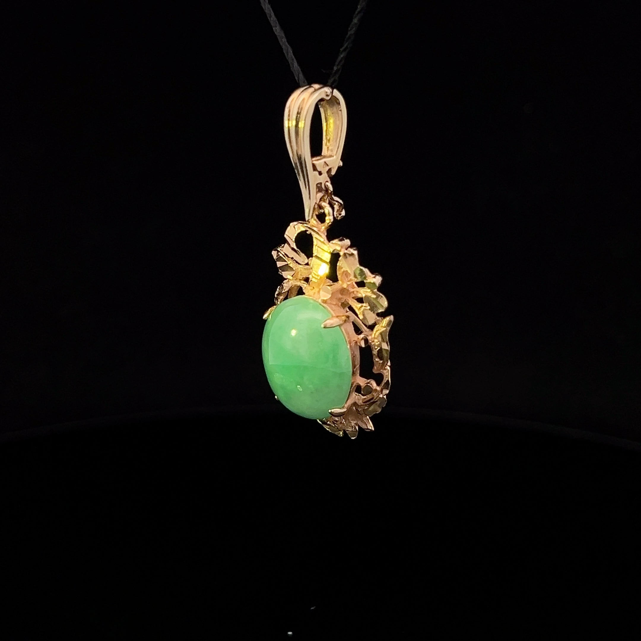 Aleizae 14K Yellow Gold Jade Cabochon Pendant in Floral Diamond-Cut Setting