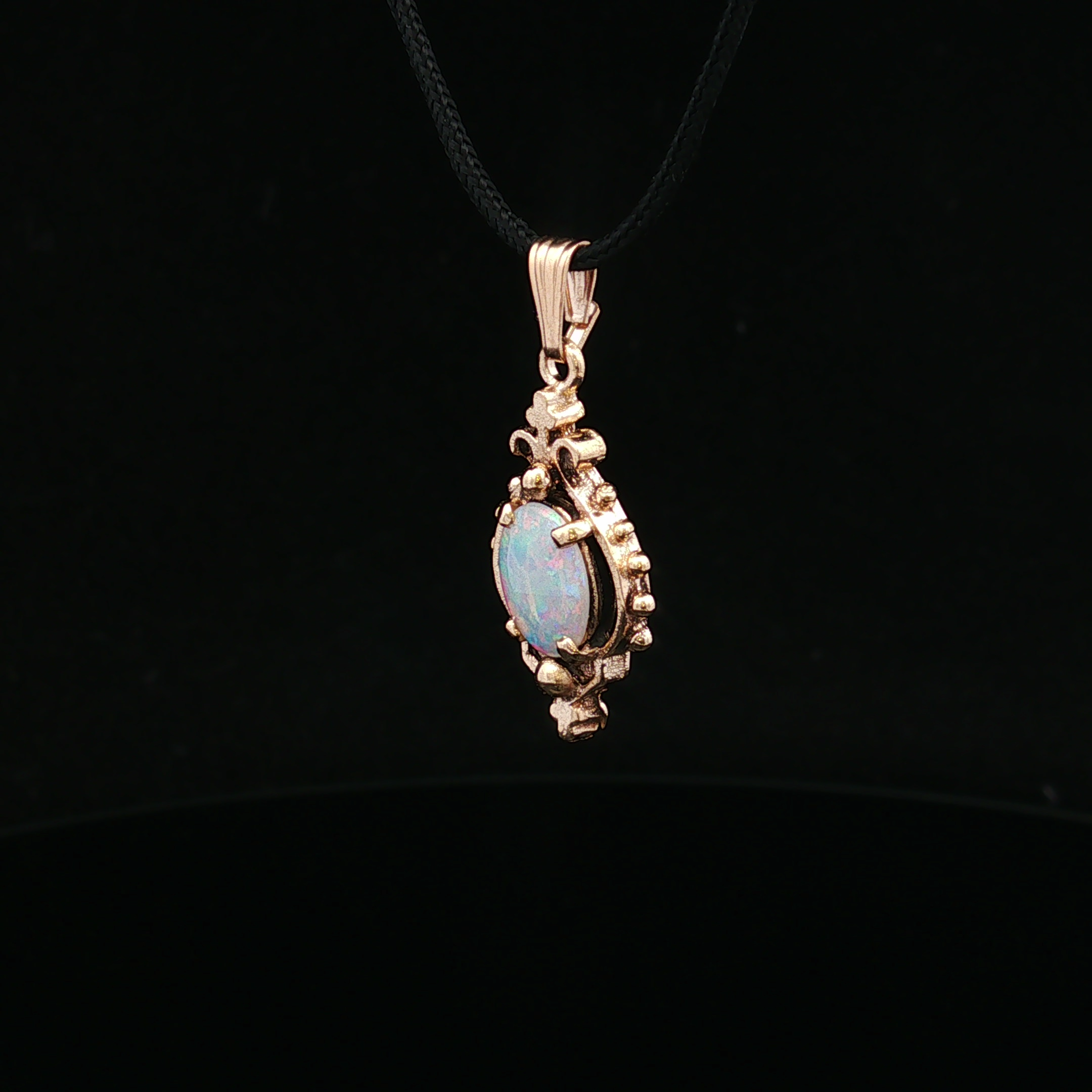Dahliarose 14K Yellow Gold Oval Opal Pendant