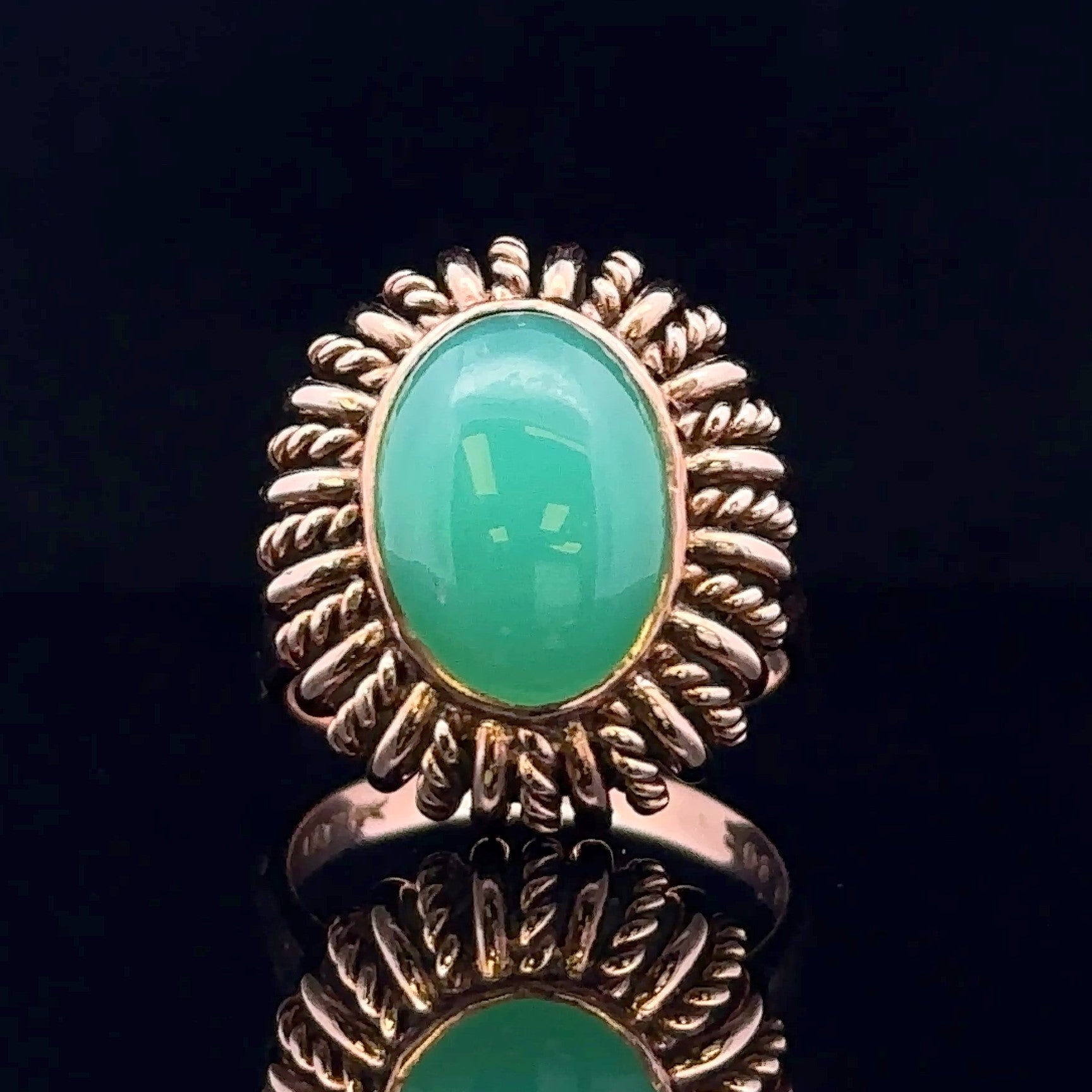 Summer Yellow 14 Karat Textured Vintage Fashion Ring with Jade