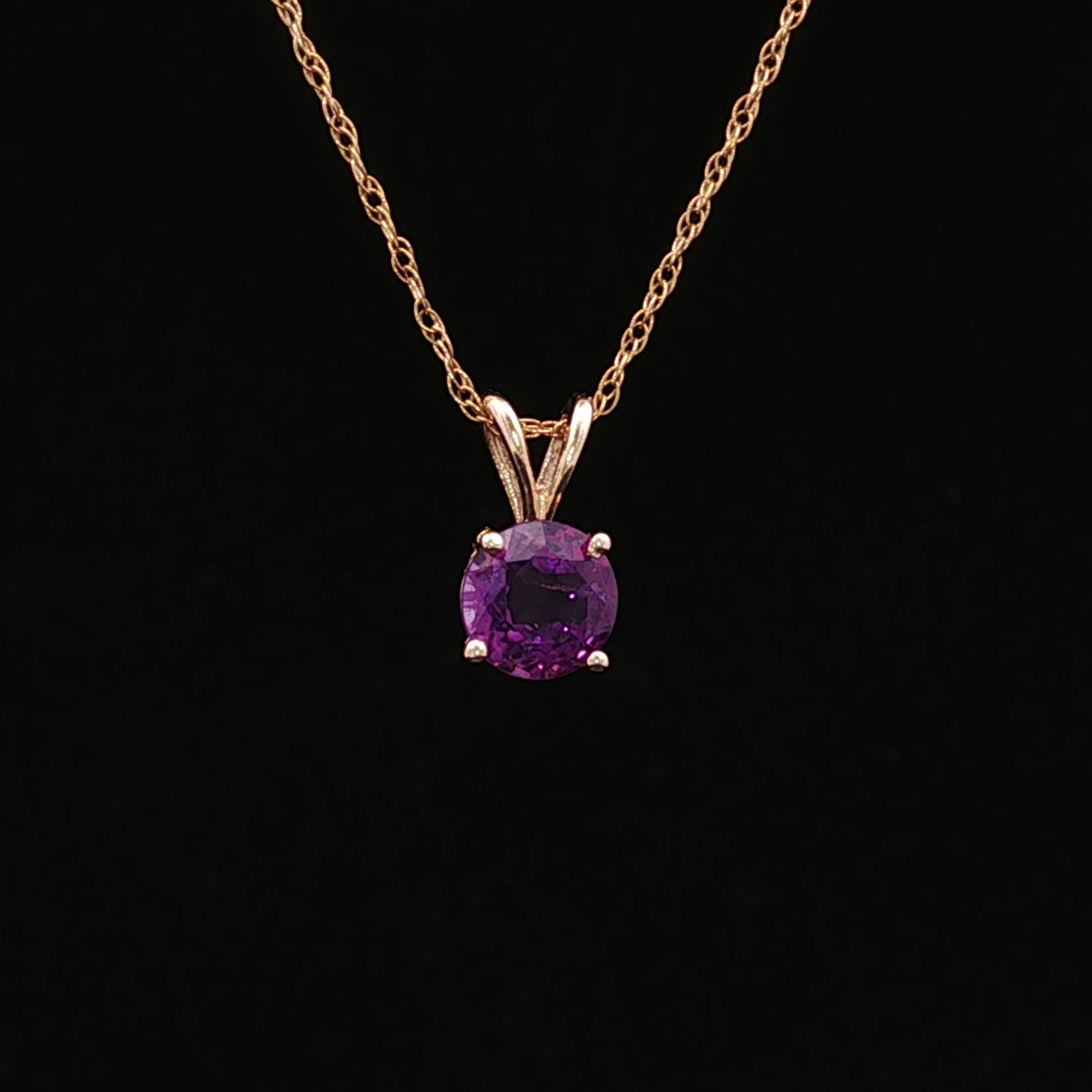 14K Yellow Gold Necklace with 1.10ct Round Purple Amethyst