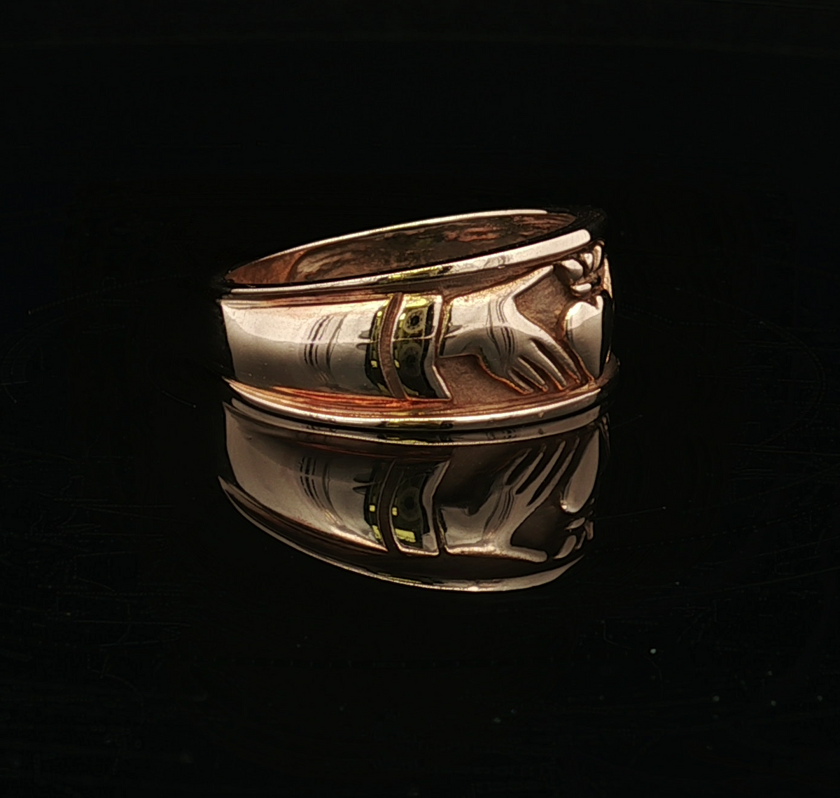 14K Yellow Gold Claddagh Band