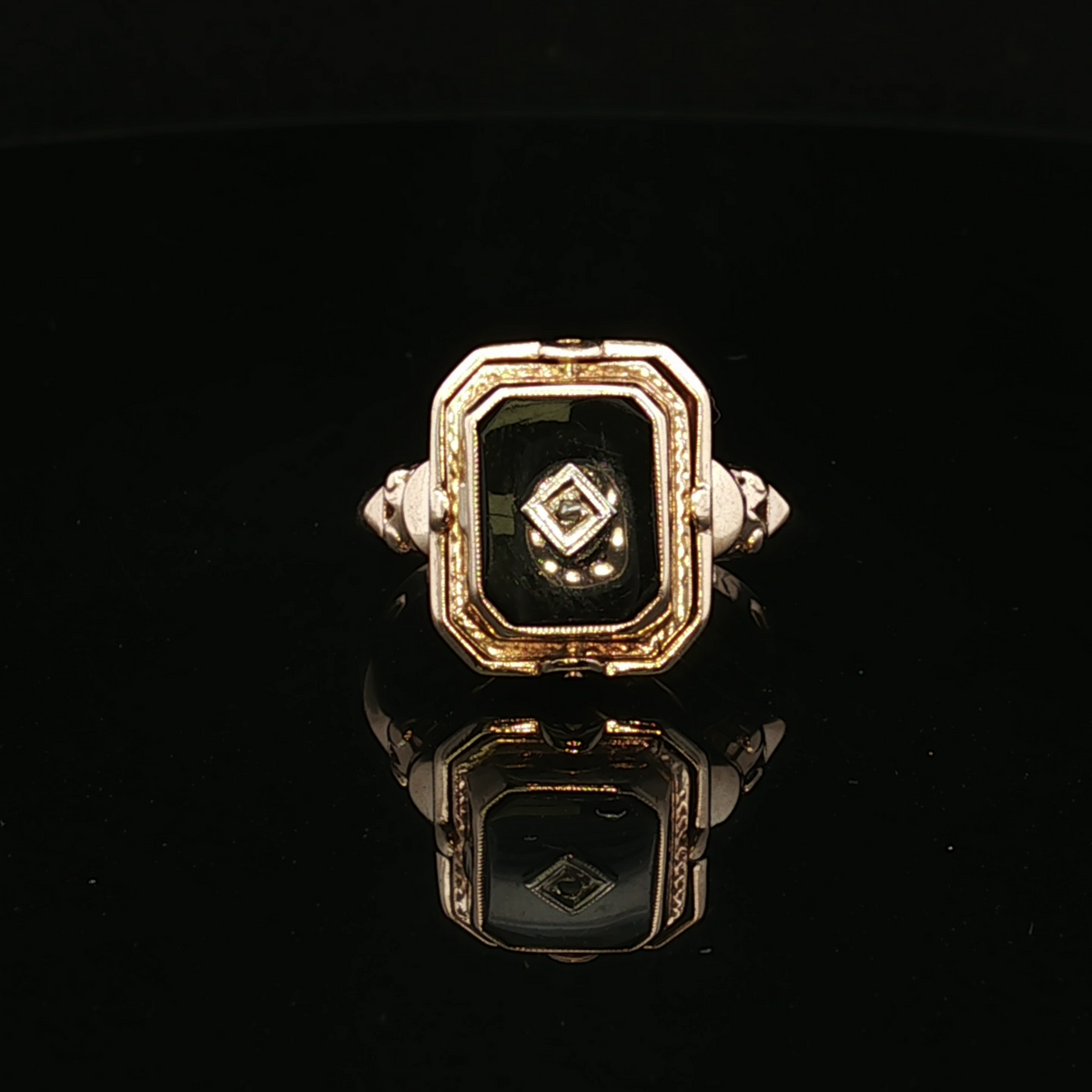 Lennox 10K Yellow Gold Onyx & Cameo Flip Ring