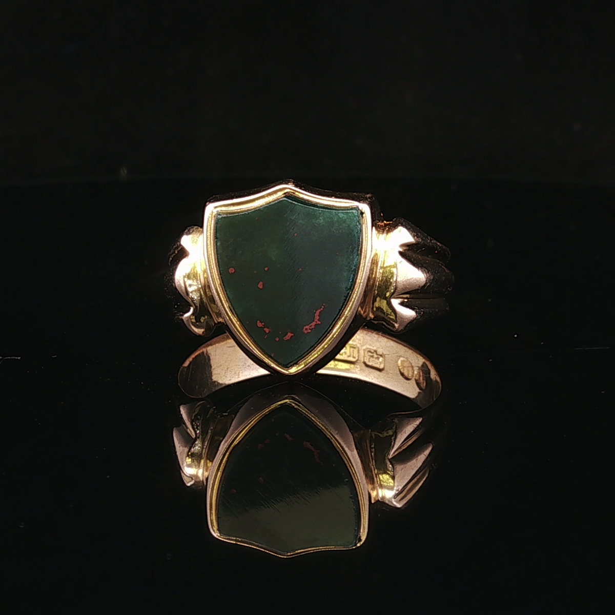 Valerio Bloodstone Bezel Ring – 18K Yellow Gold