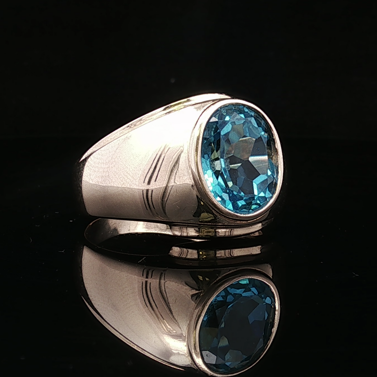 Tony Oval Blue Topaz Bezel Ring in 14K Yellow Gold