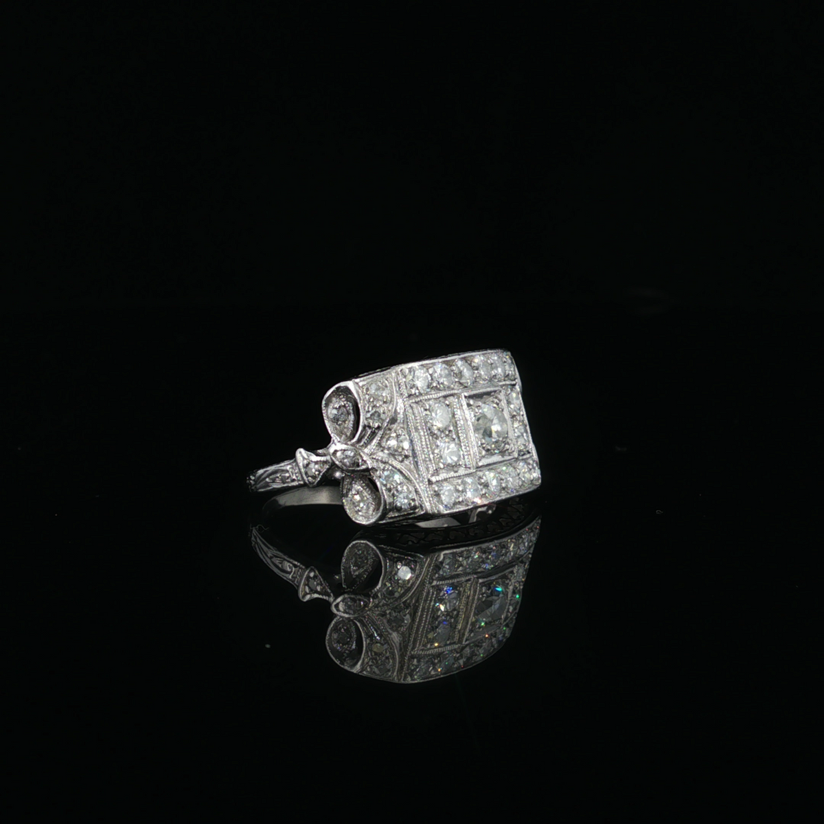 Malani Platinum 0.73ctw Multi-Diamond Estate Ring