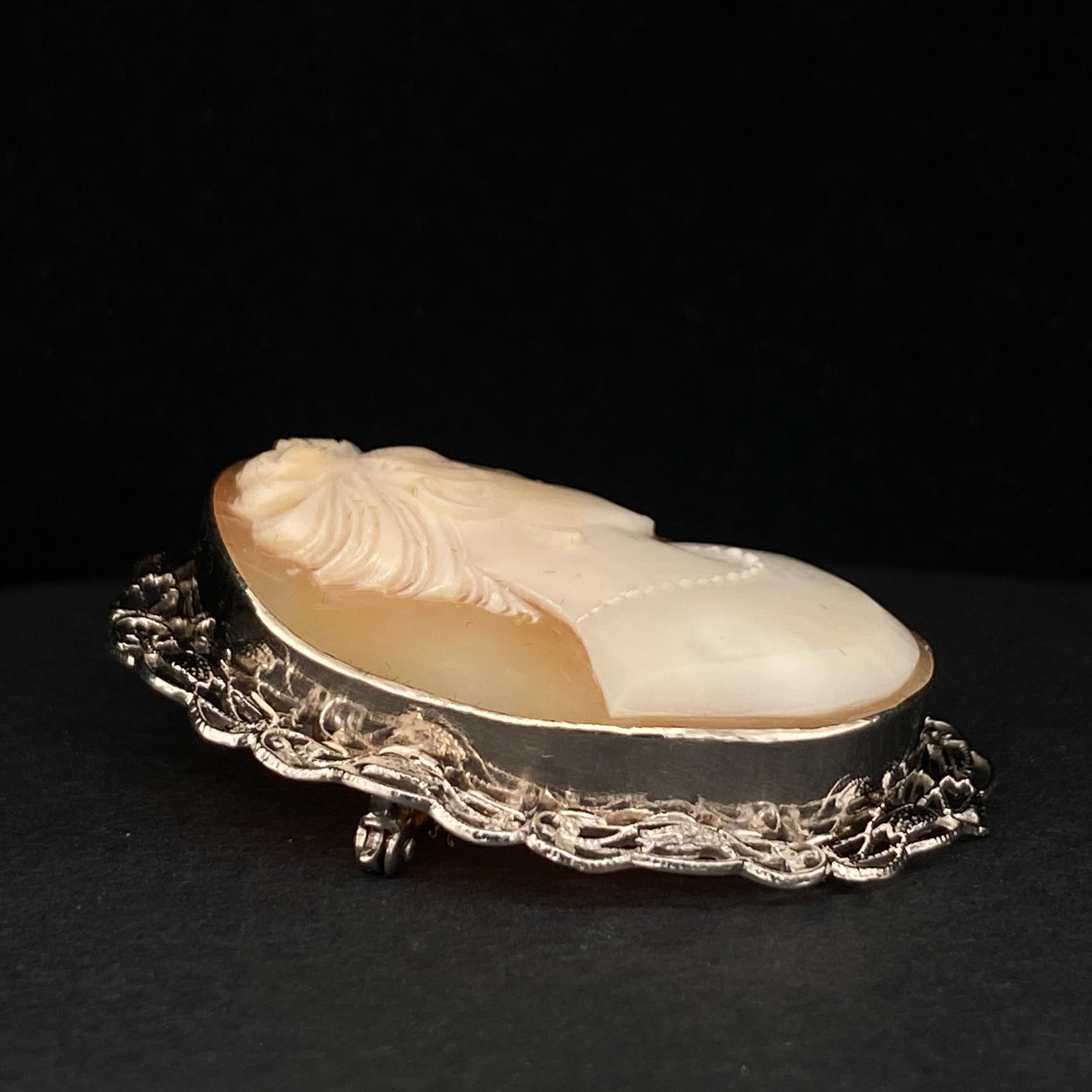 Alison Cameo Pin