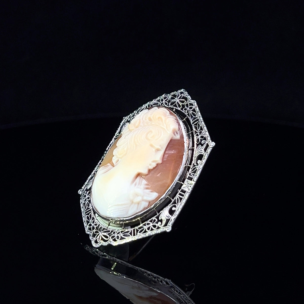 Yasmin 14KW Cameo Brooch