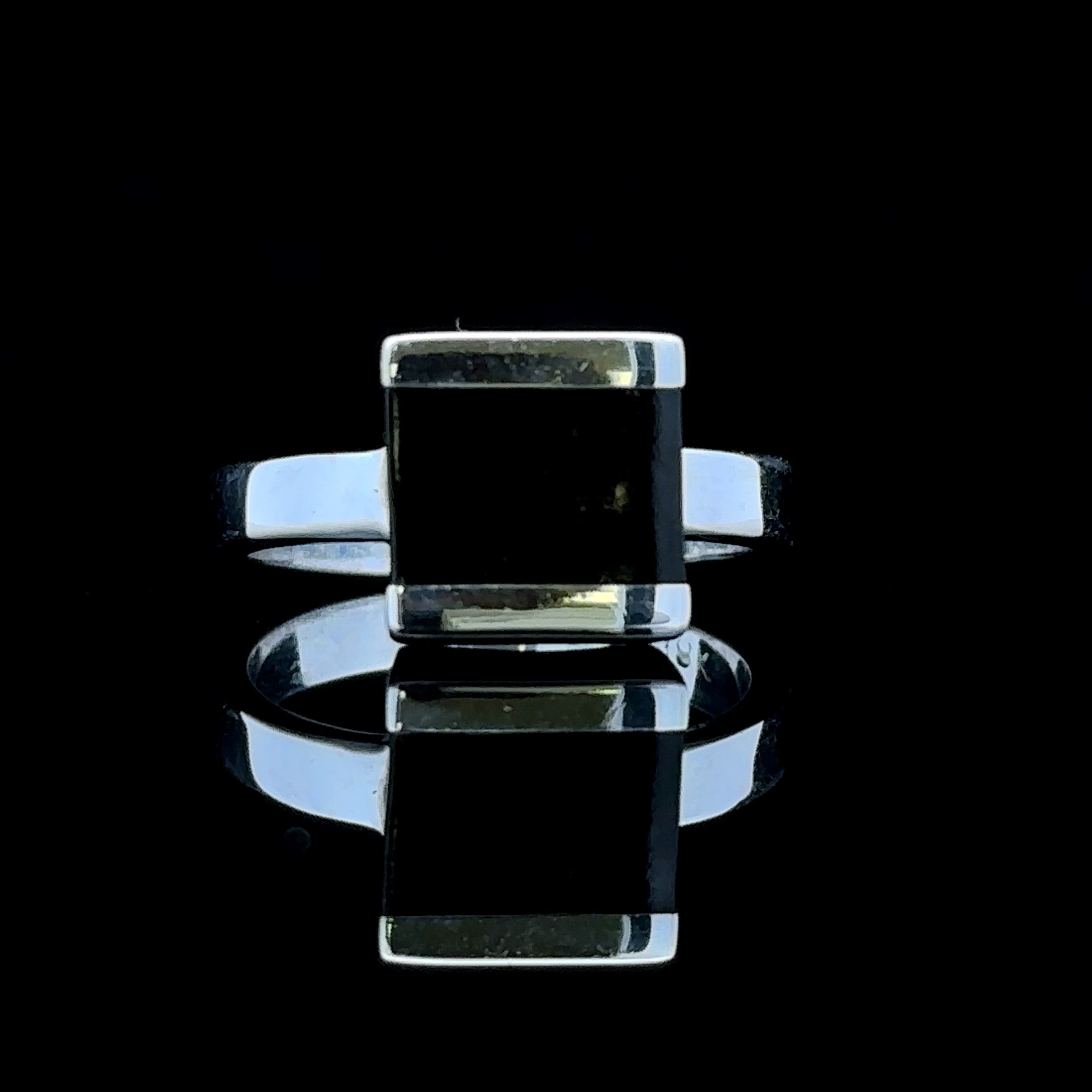Mia 18K White Gold Art Deco Fashion Ring