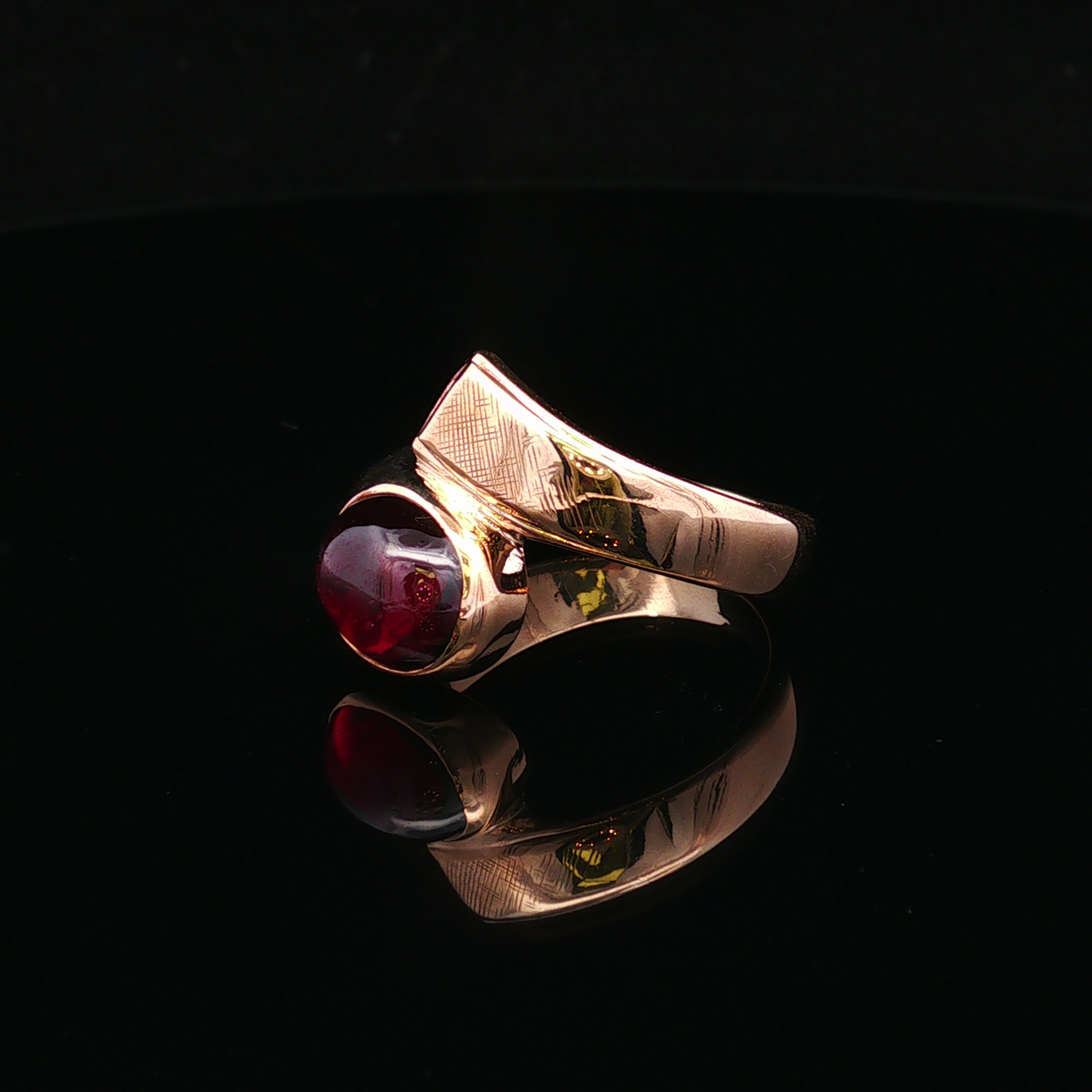 Elowenia 10KY Oval Pink Tourmaline Cabochon Swirl Ring