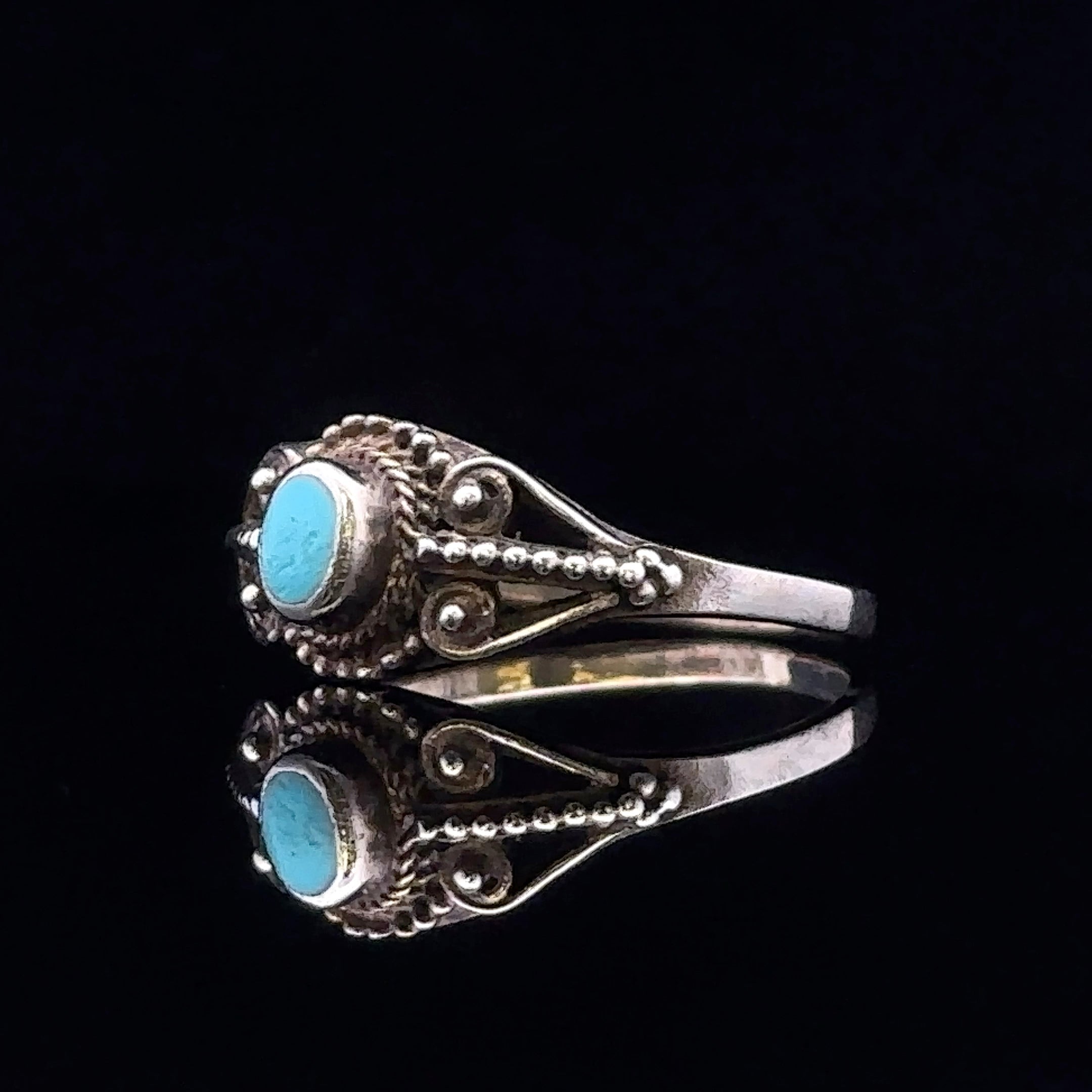 Dalary Sterling Silver Turquoise Ring with Beaded Sides