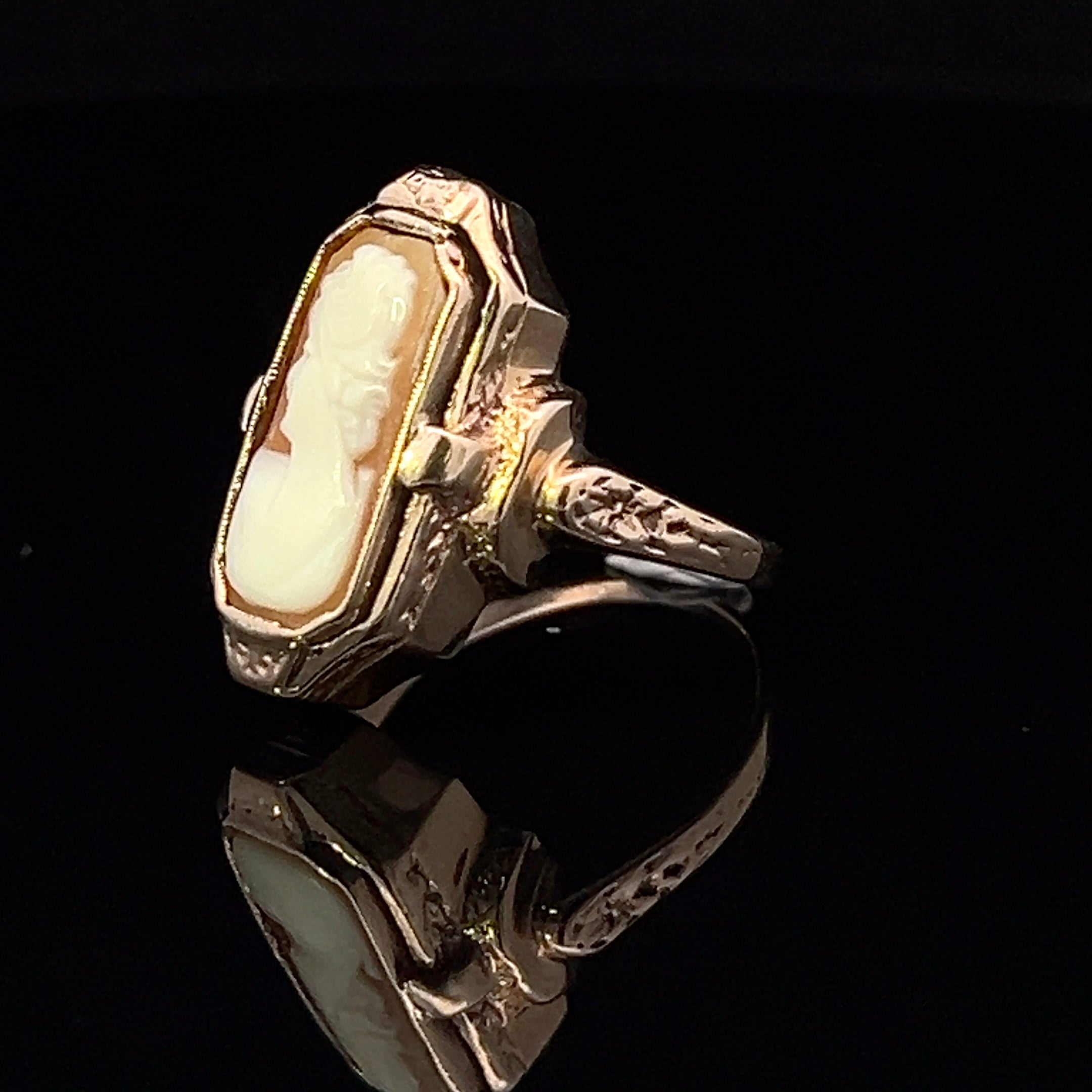 Jaelyn 10KY Lady Cameo Ring