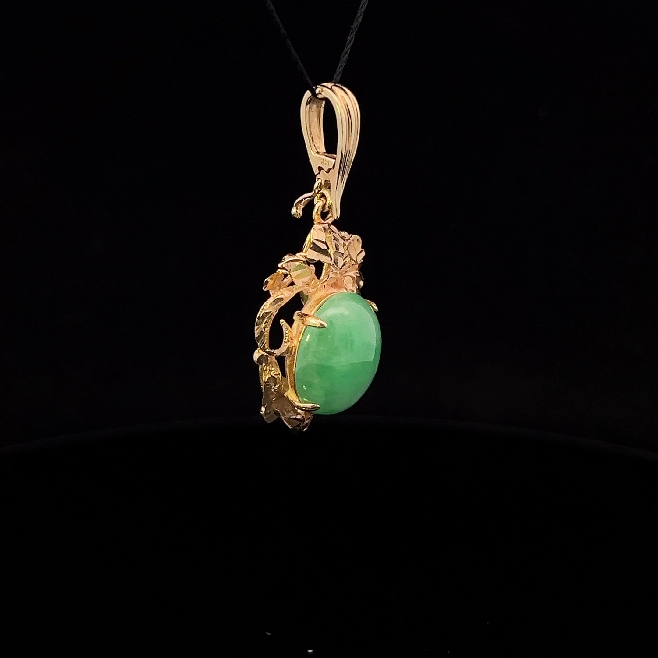 Aleizae 14K Yellow Gold Jade Cabochon Pendant in Floral Diamond-Cut Setting