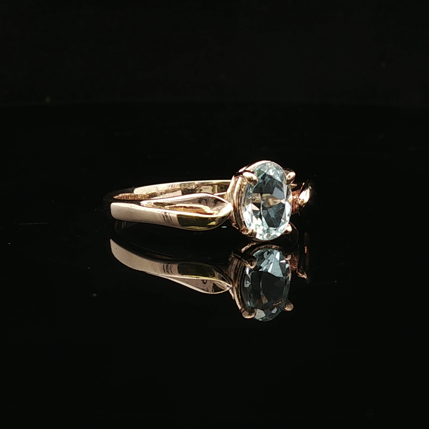 Bettina Blue Topaz Ring – 14K Yellow Gold