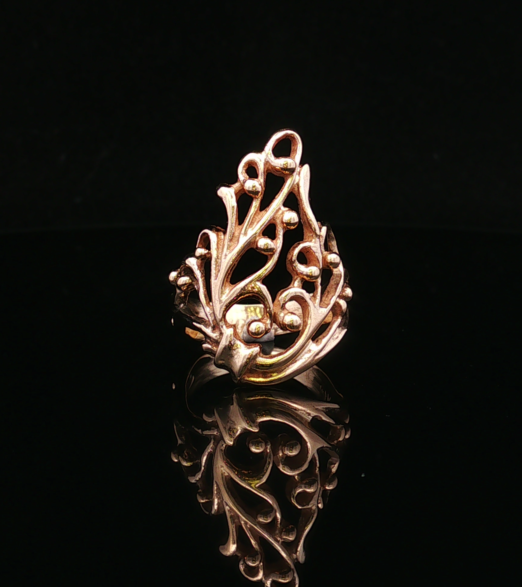 Joviea 14KY Freeform Ring