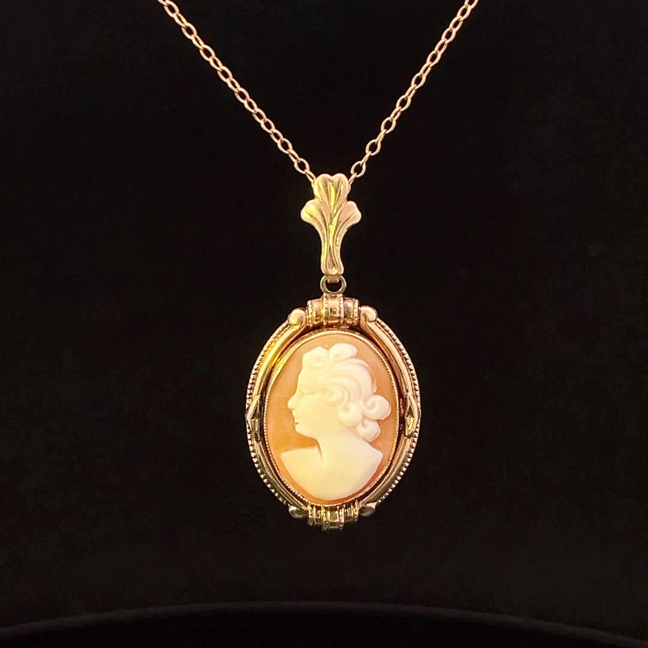 Hana 10KY Cameo Necklace