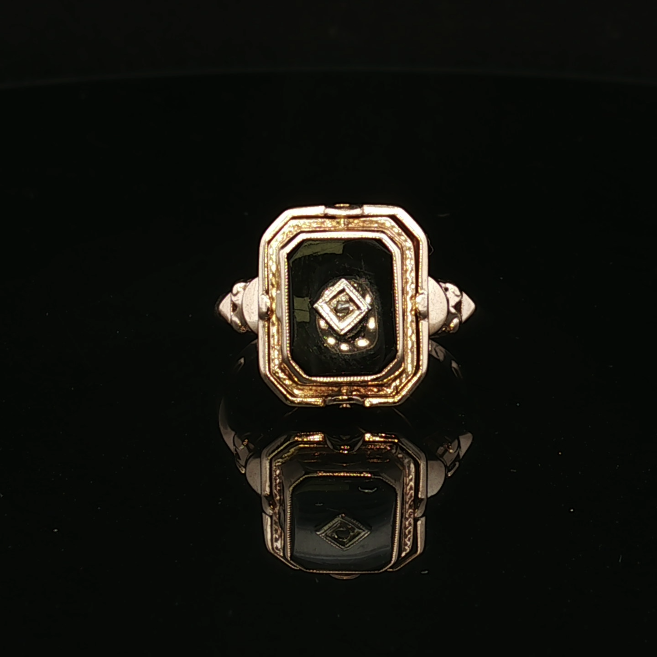 Lennox 10K Yellow Gold Onyx & Cameo Flip Ring