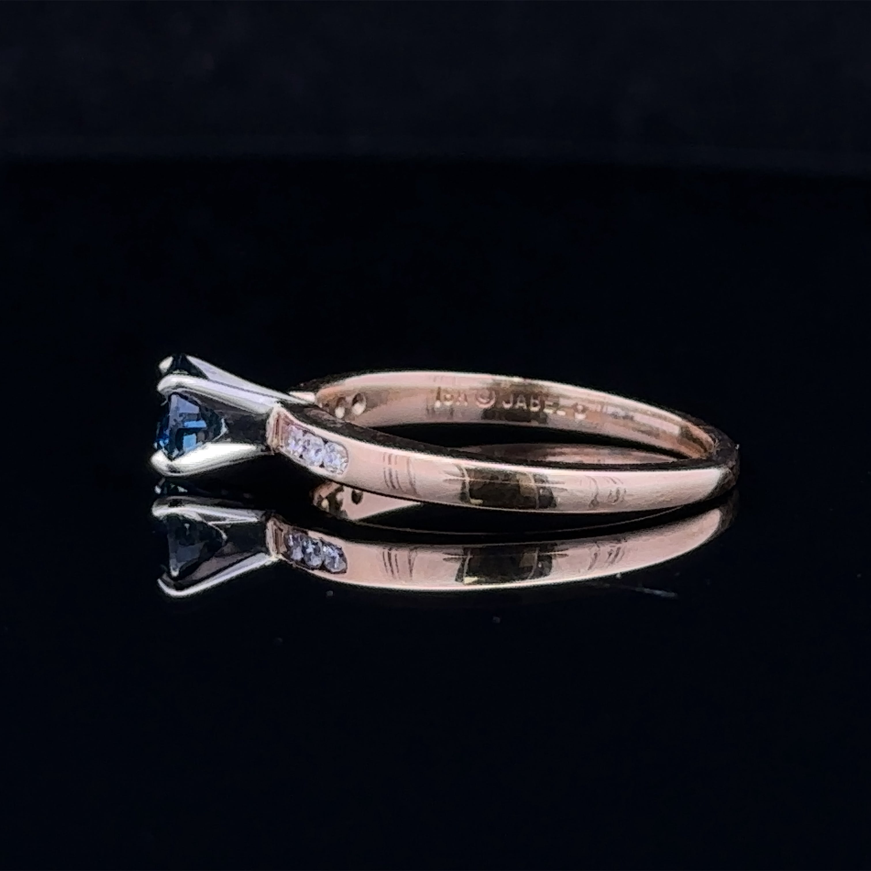 Cooper – Yellow 18K Antique Ring with 0.75Ct Violetish Blue Sapphire and Diamonds