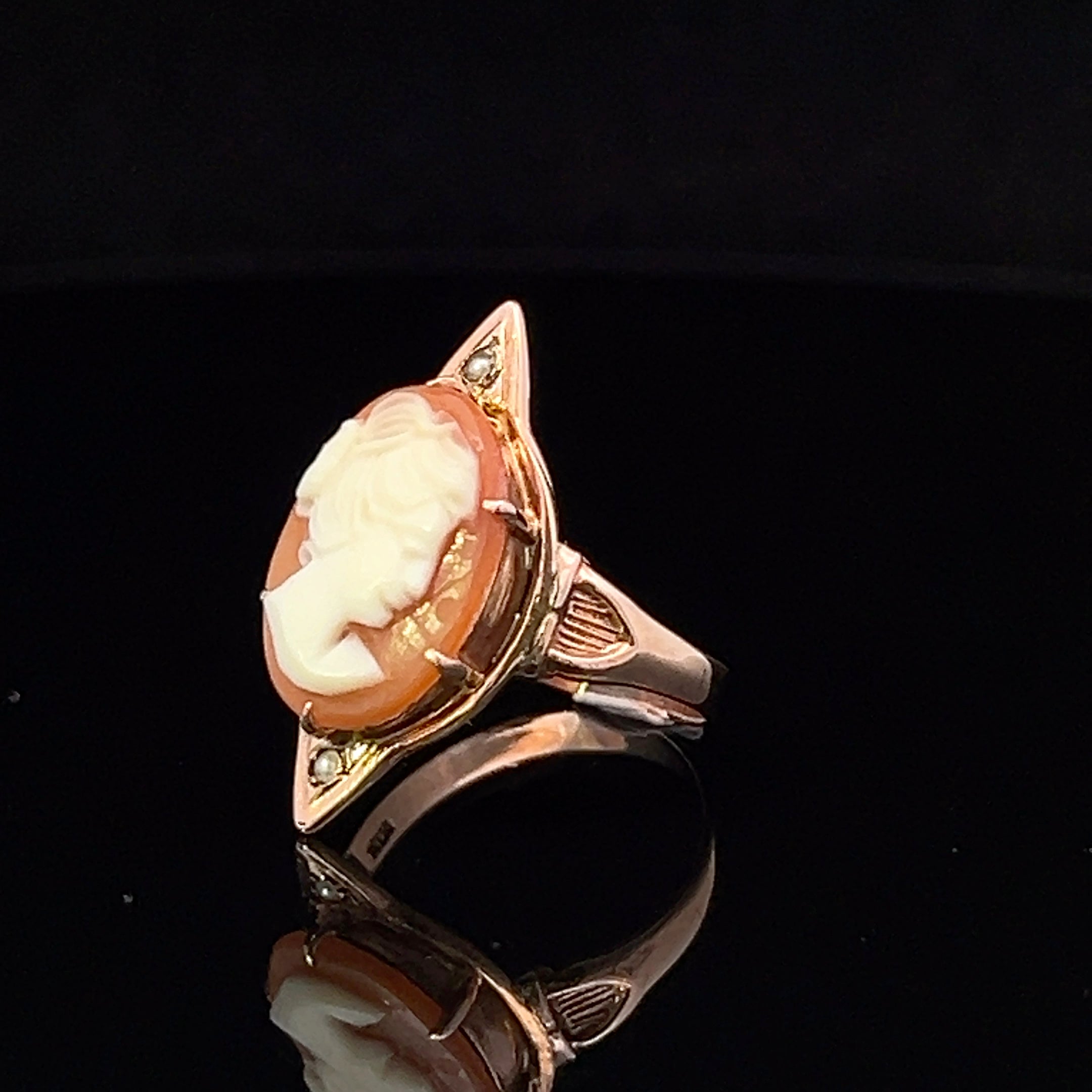 Aniya 10KY Oval Cameo with Tahitian Seed Pearl Ring