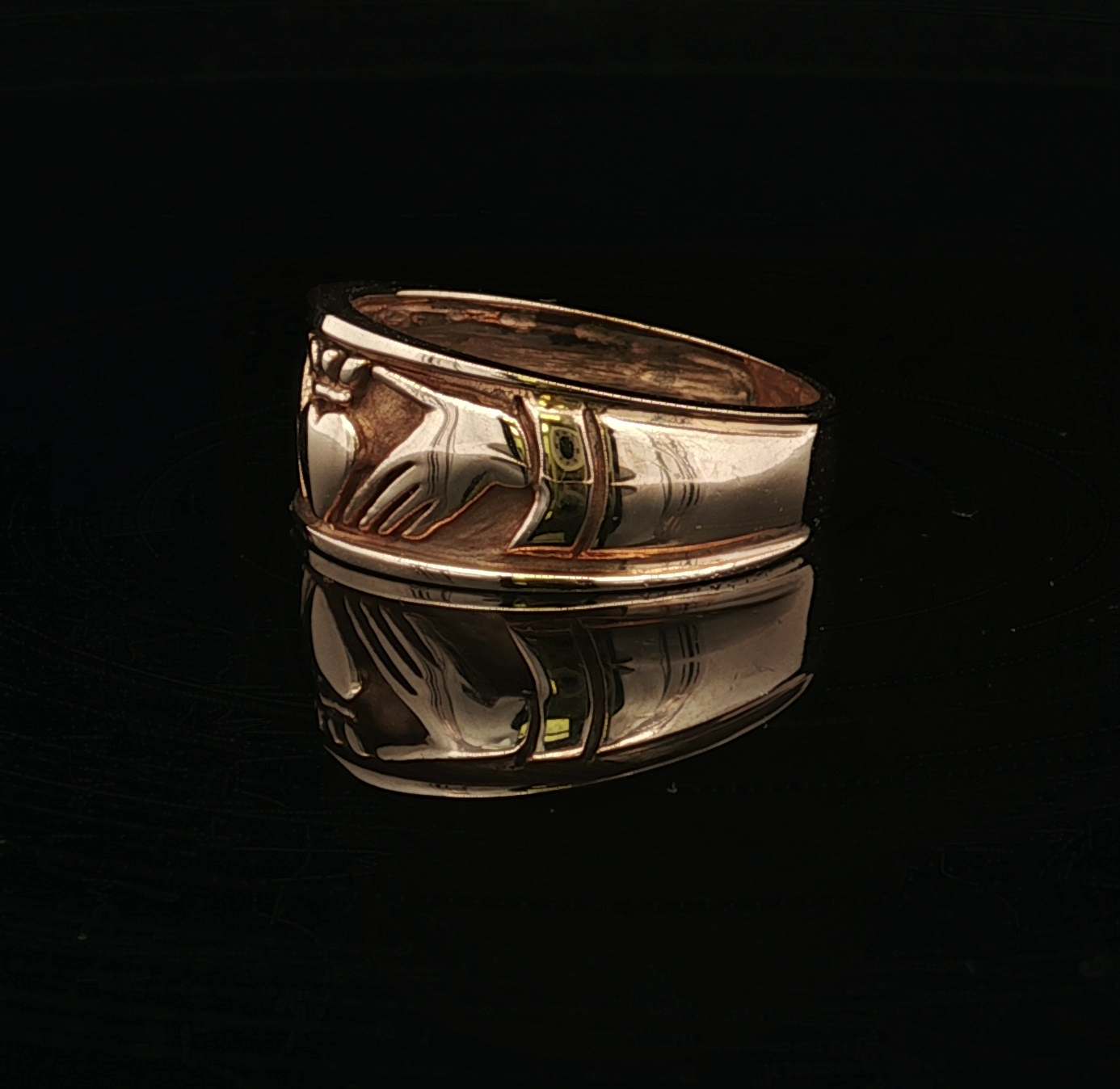 14K Yellow Gold Claddagh Band