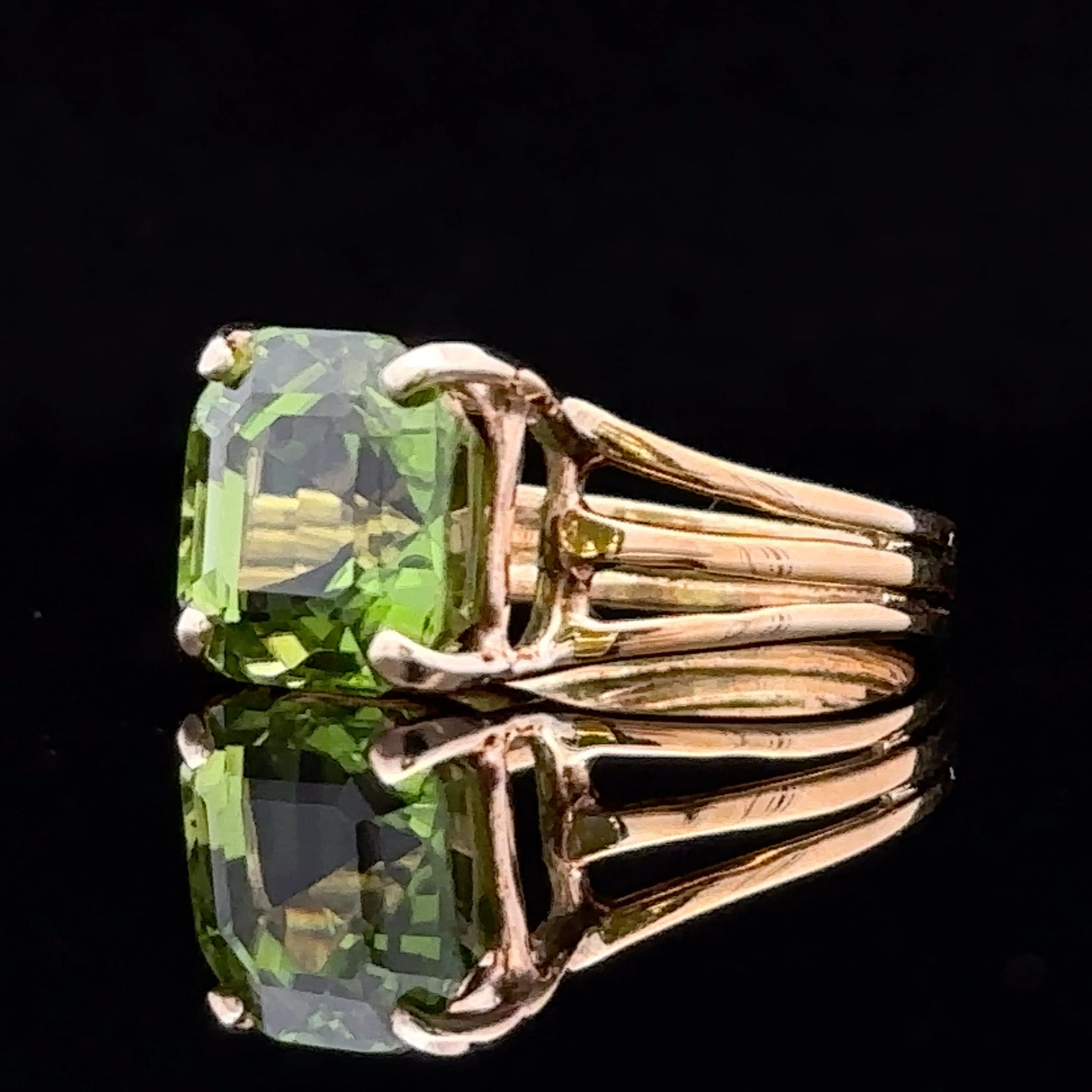 Brooklynn Yellow 18K Gold Green Garnet Ring