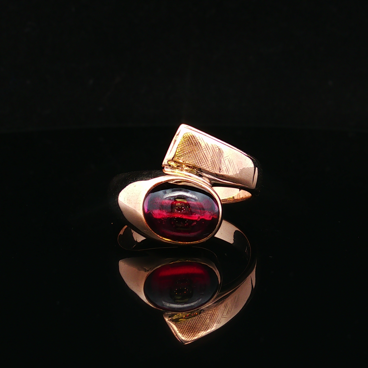 Elowenia 10KY Oval Pink Tourmaline Cabochon Swirl Ring