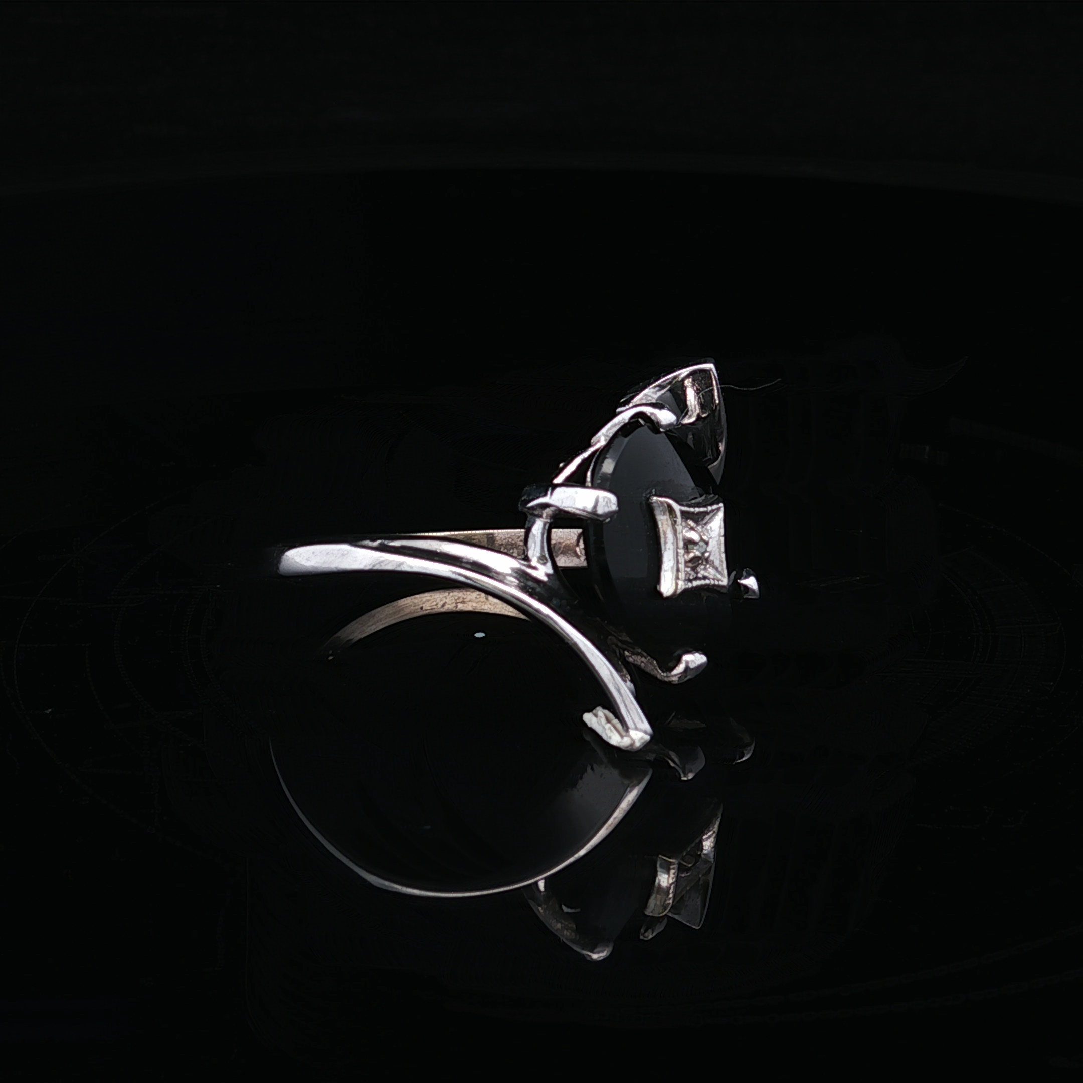 Dior 10K White Gold Oval Onyx Ring with Diamond Center