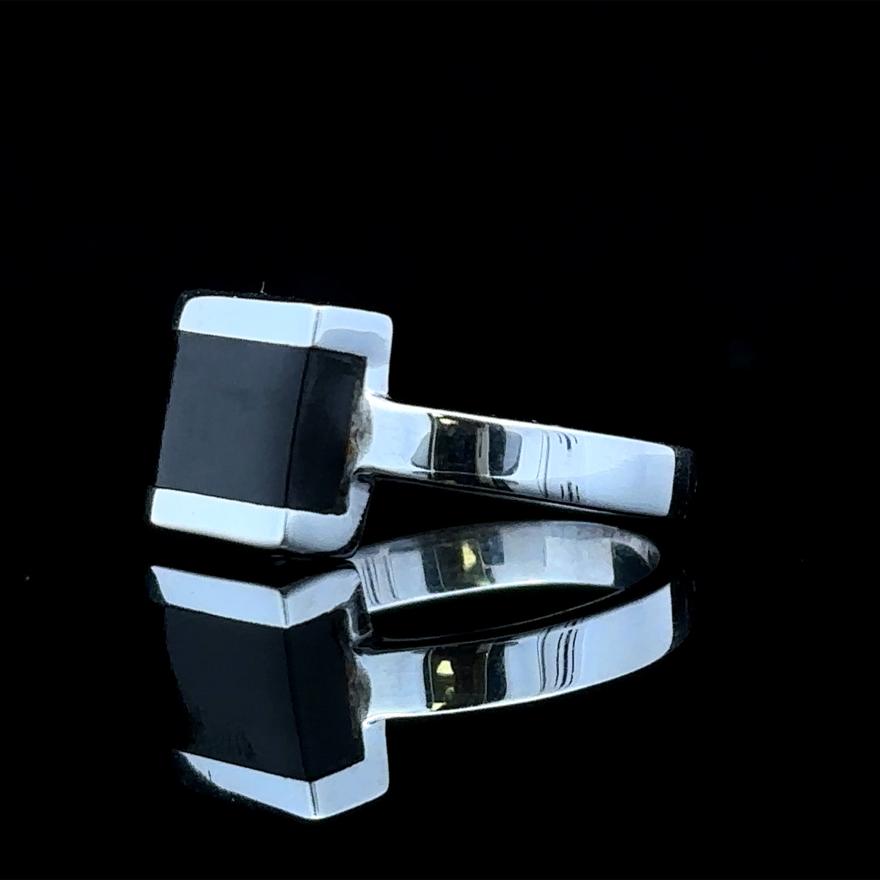 Mia 18K White Gold Art Deco Fashion Ring