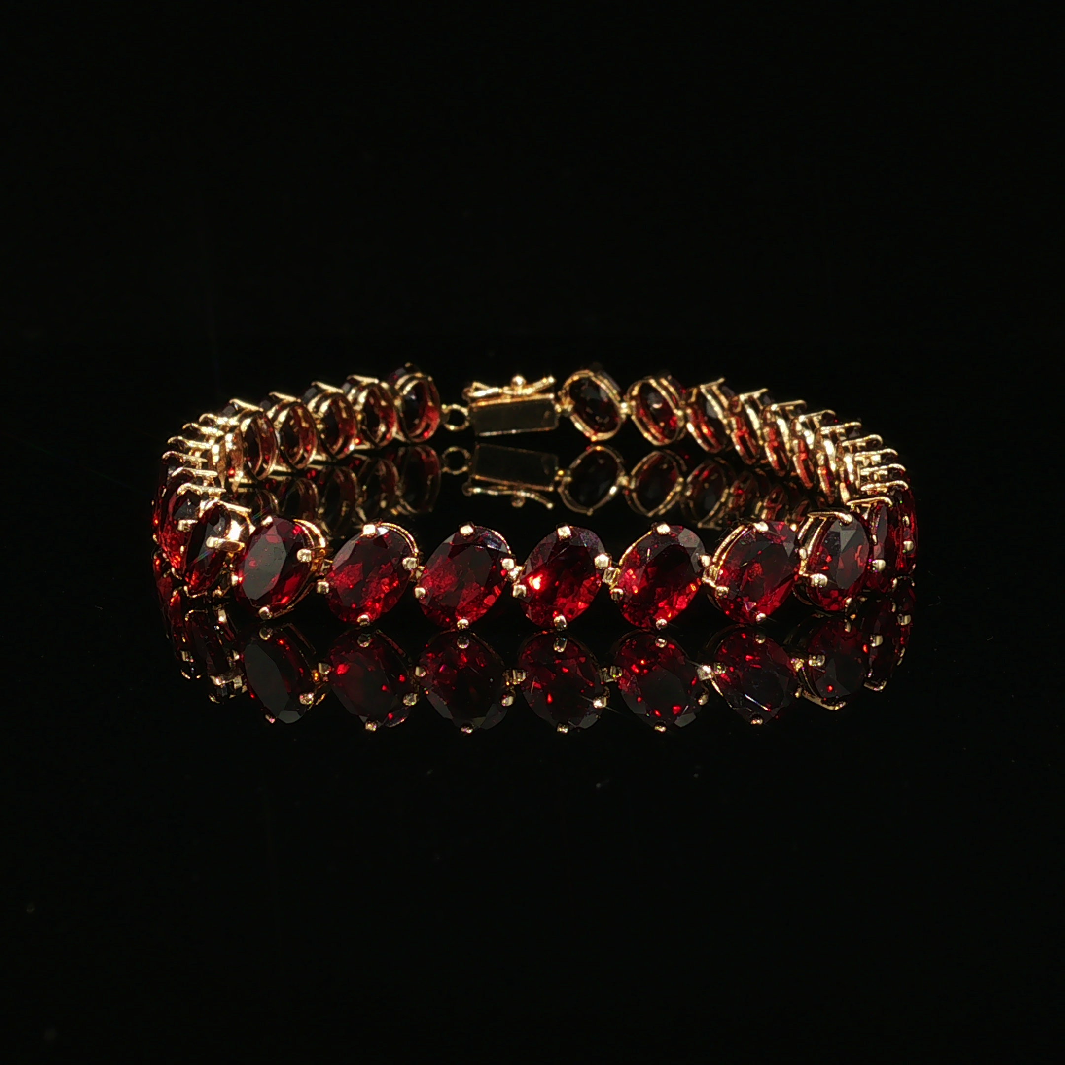 Philipa 14k Yellow Gold Oval Garnet Bracelet 27.9ctw