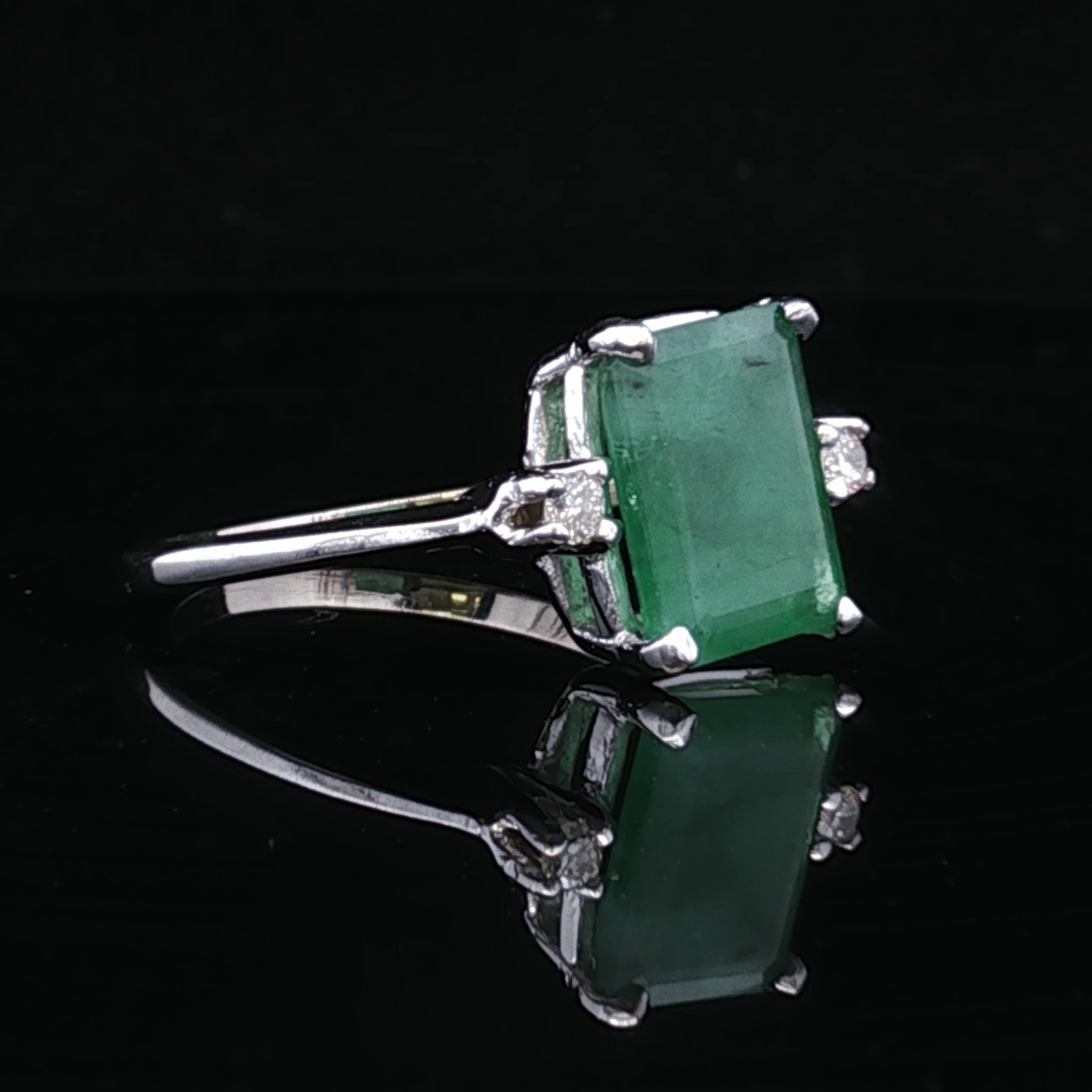 Thelma 3 Stone Emerald & Diamond Ring – 14K