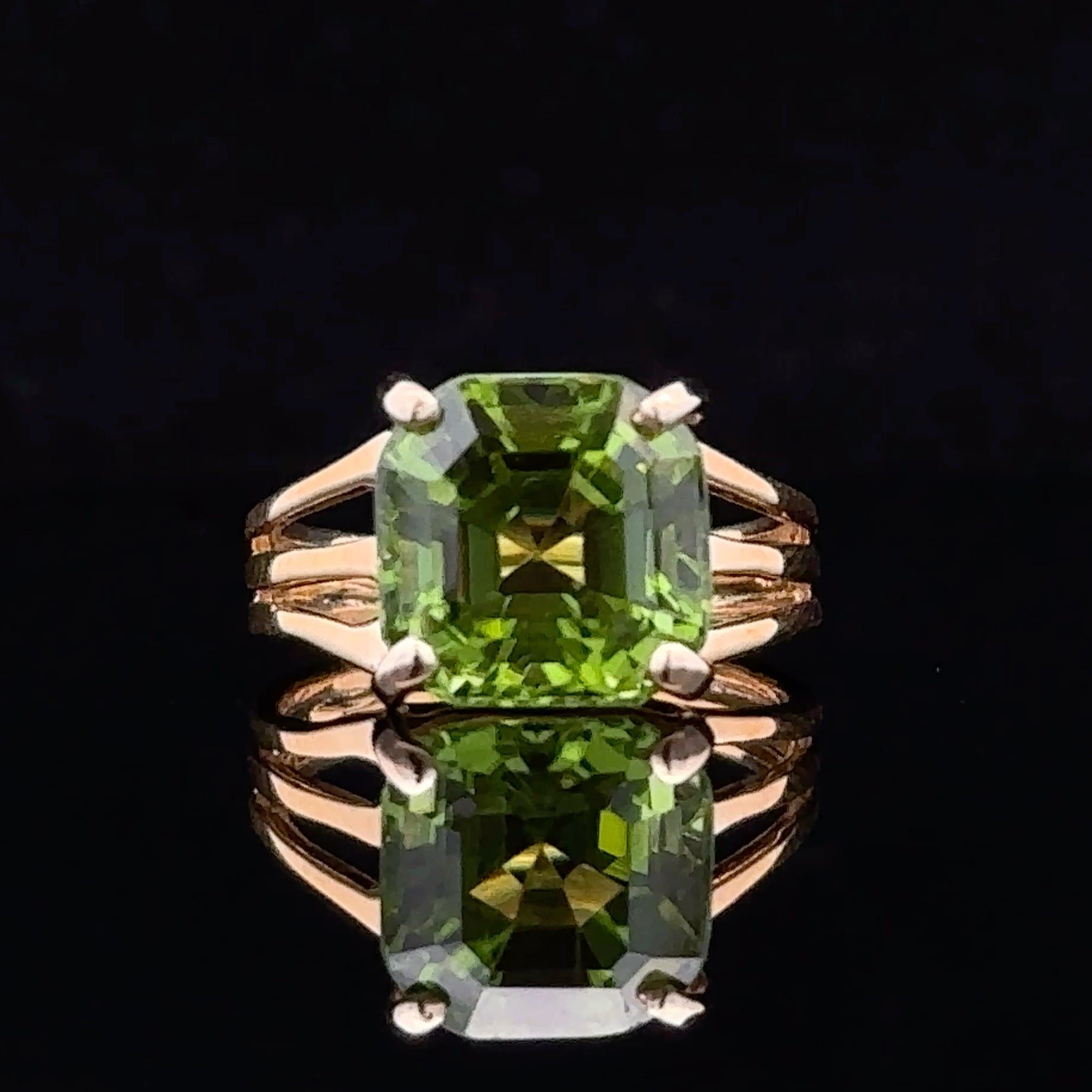 Brooklynn Yellow 18K Gold Green Garnet Ring