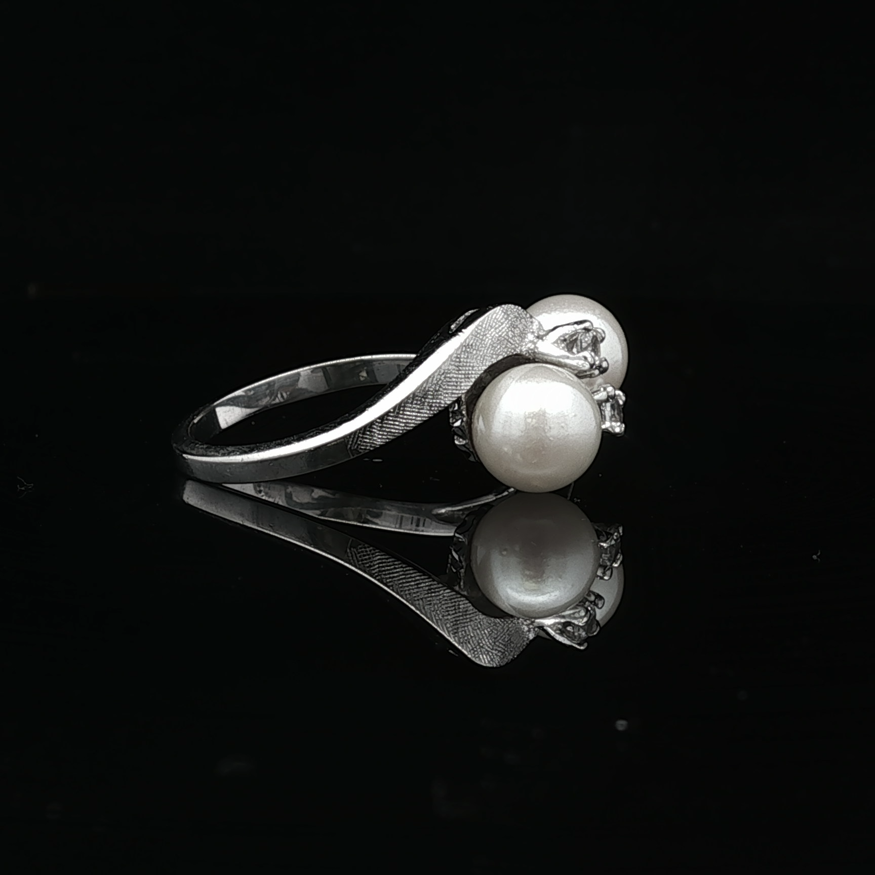 Dorothea Pearl & Diamond Ring – 10K White Gold