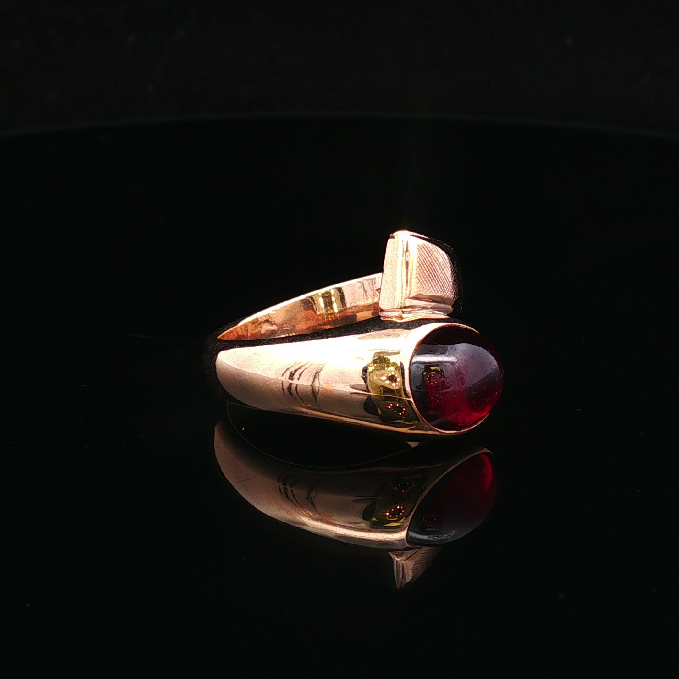 Elowenia 10KY Oval Pink Tourmaline Cabochon Swirl Ring