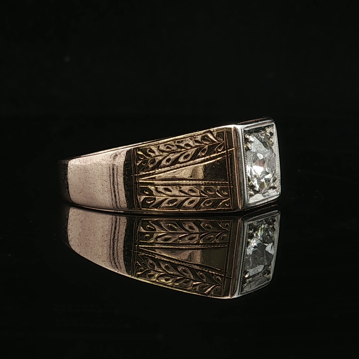 Jeffery Antique Diamond Ring in 14K Yellow Gold