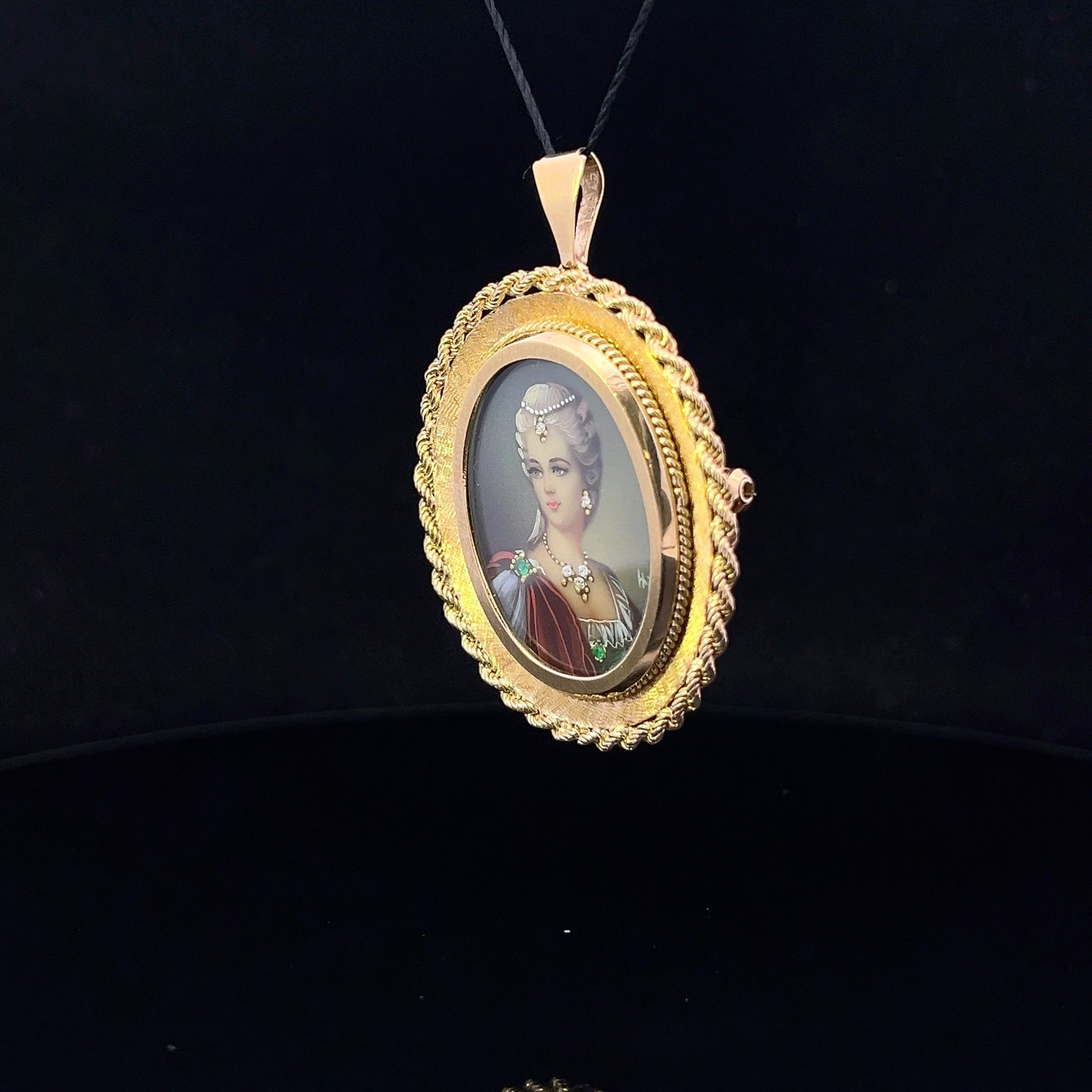 Octavia 18K Yellow Gold 1950s Vintage Hand-Painted Pin/Pendant