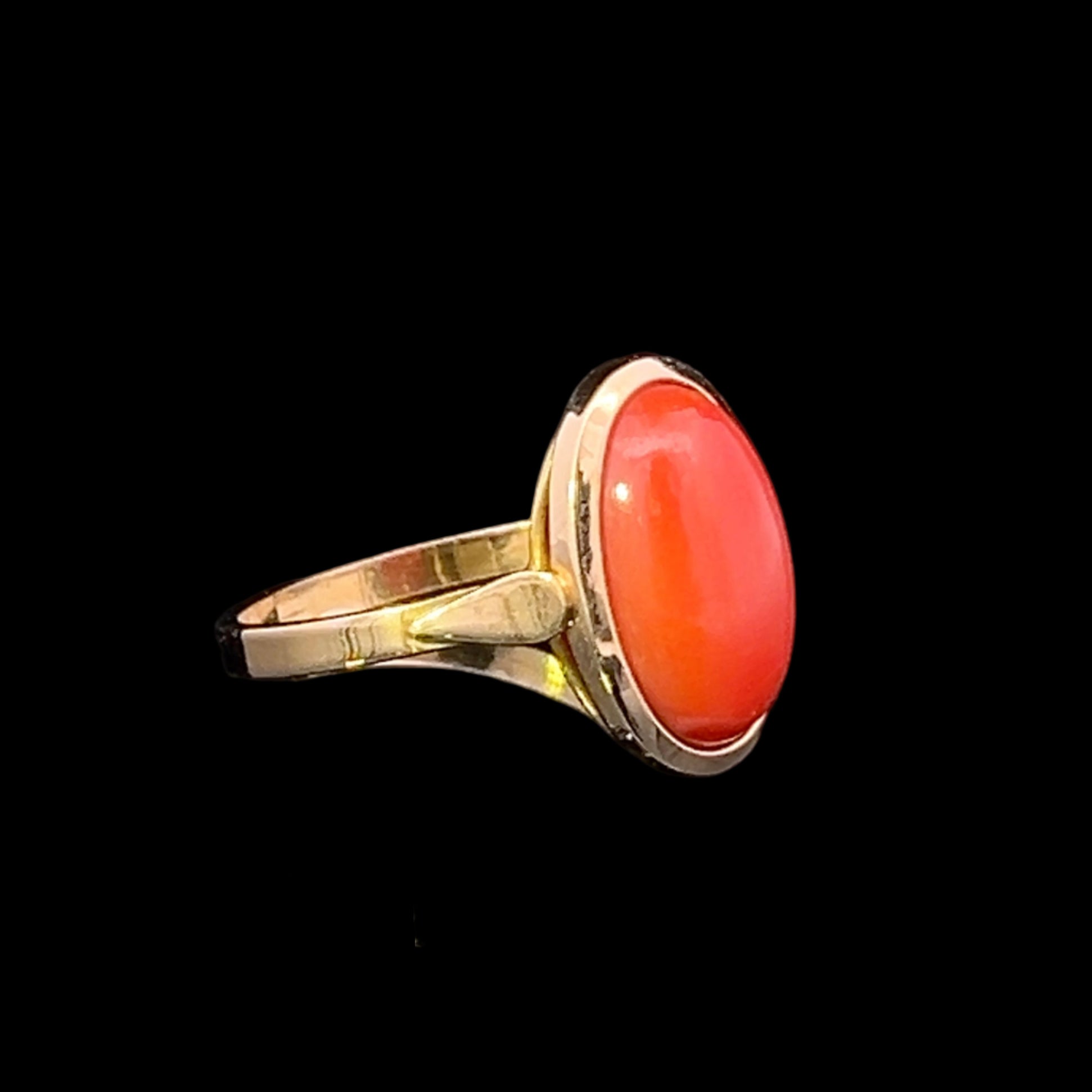 Serenity 18K Yellow Gold Coral Ring