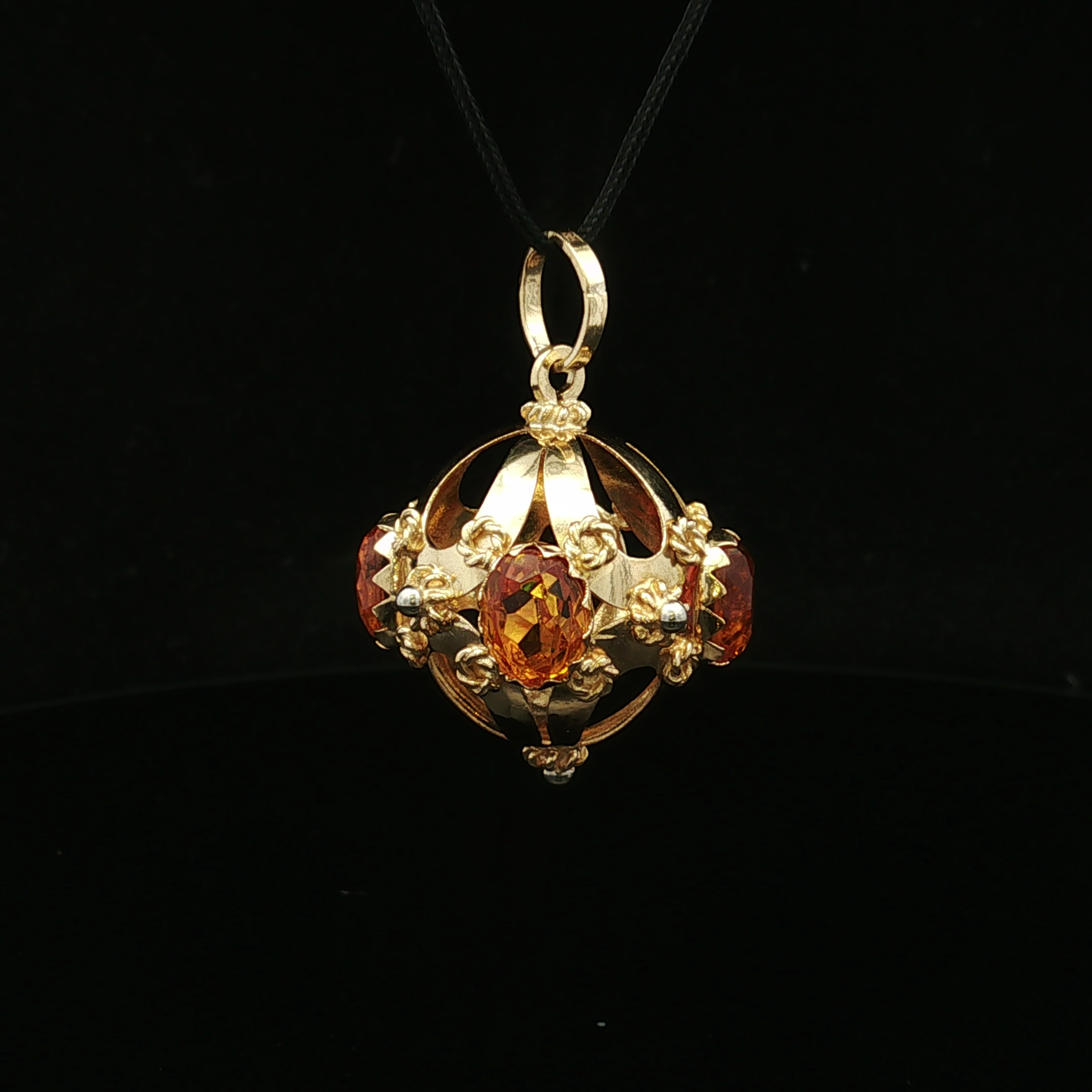 Selenea 10KY 4.40 CTW Oval Citrine Pendant