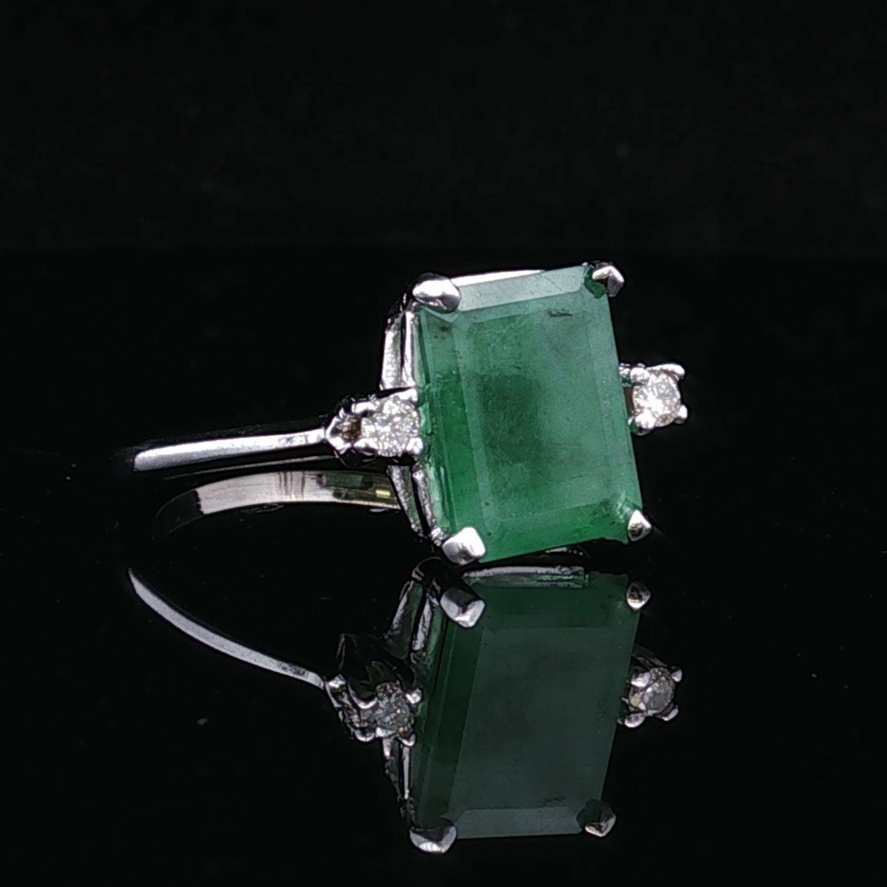 Thelma 3 Stone Emerald & Diamond Ring – 14K