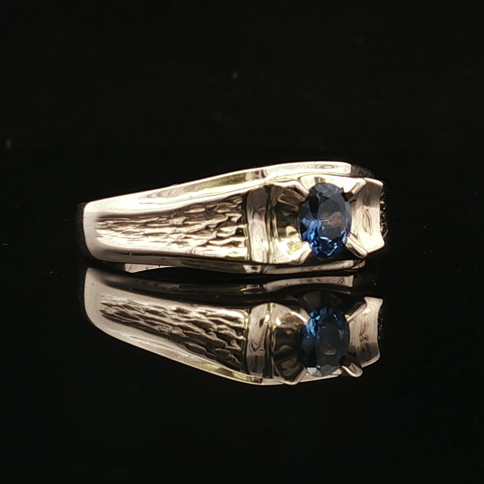 Mathew Oval Sapphire Ring in 14K Yellow Gold