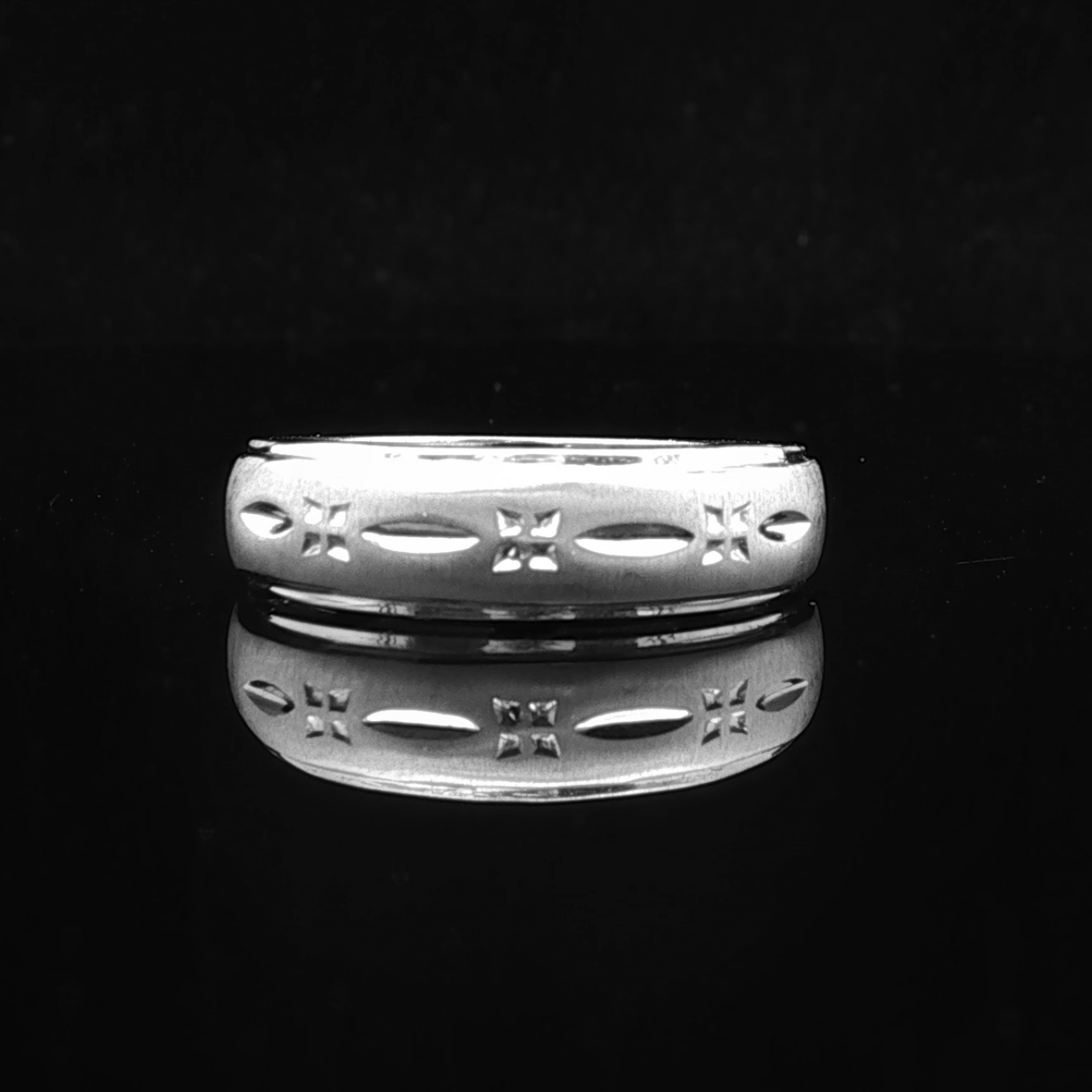 Phyllis 14K White Gold Wedding Band
