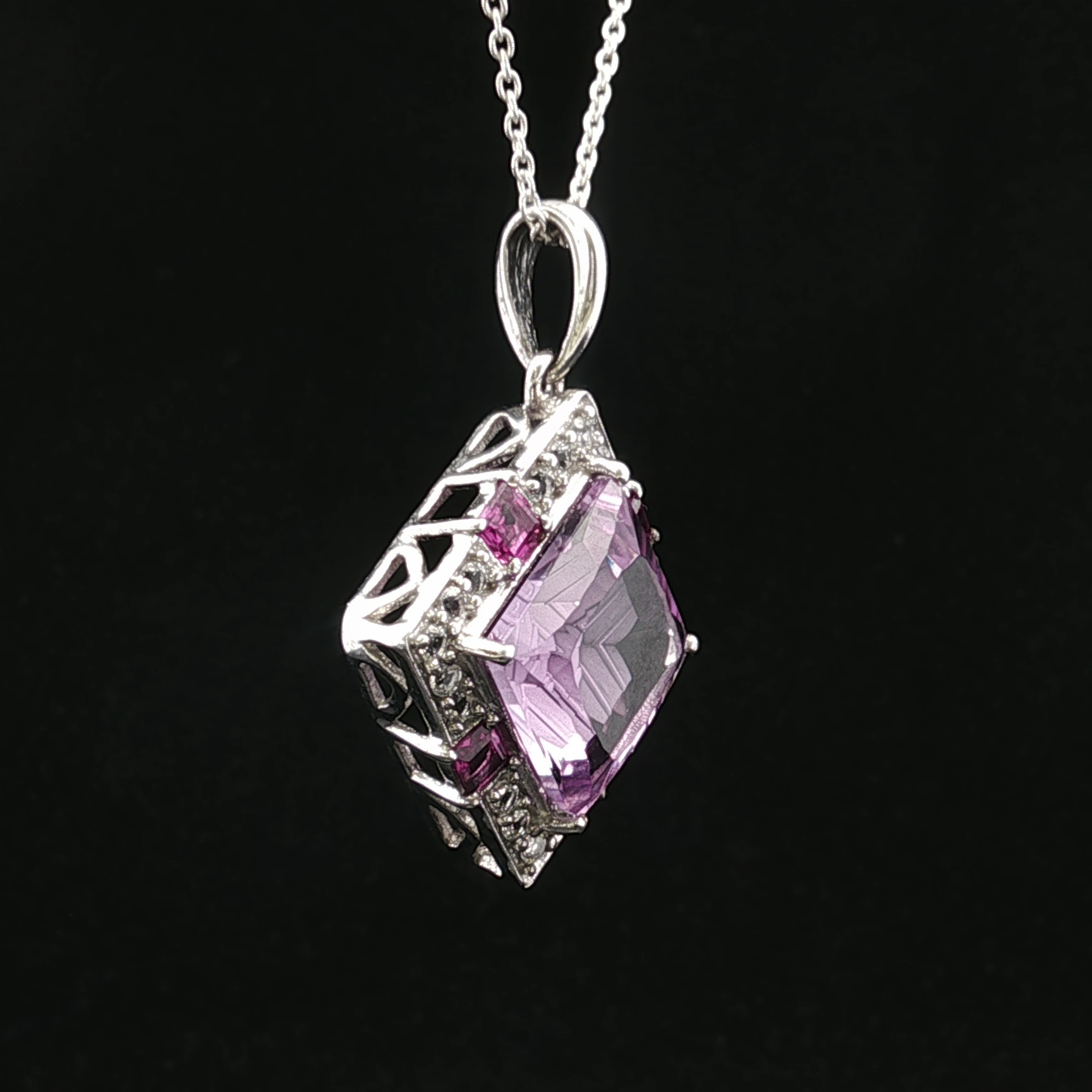 Almaa White Silver Free Form Necklace