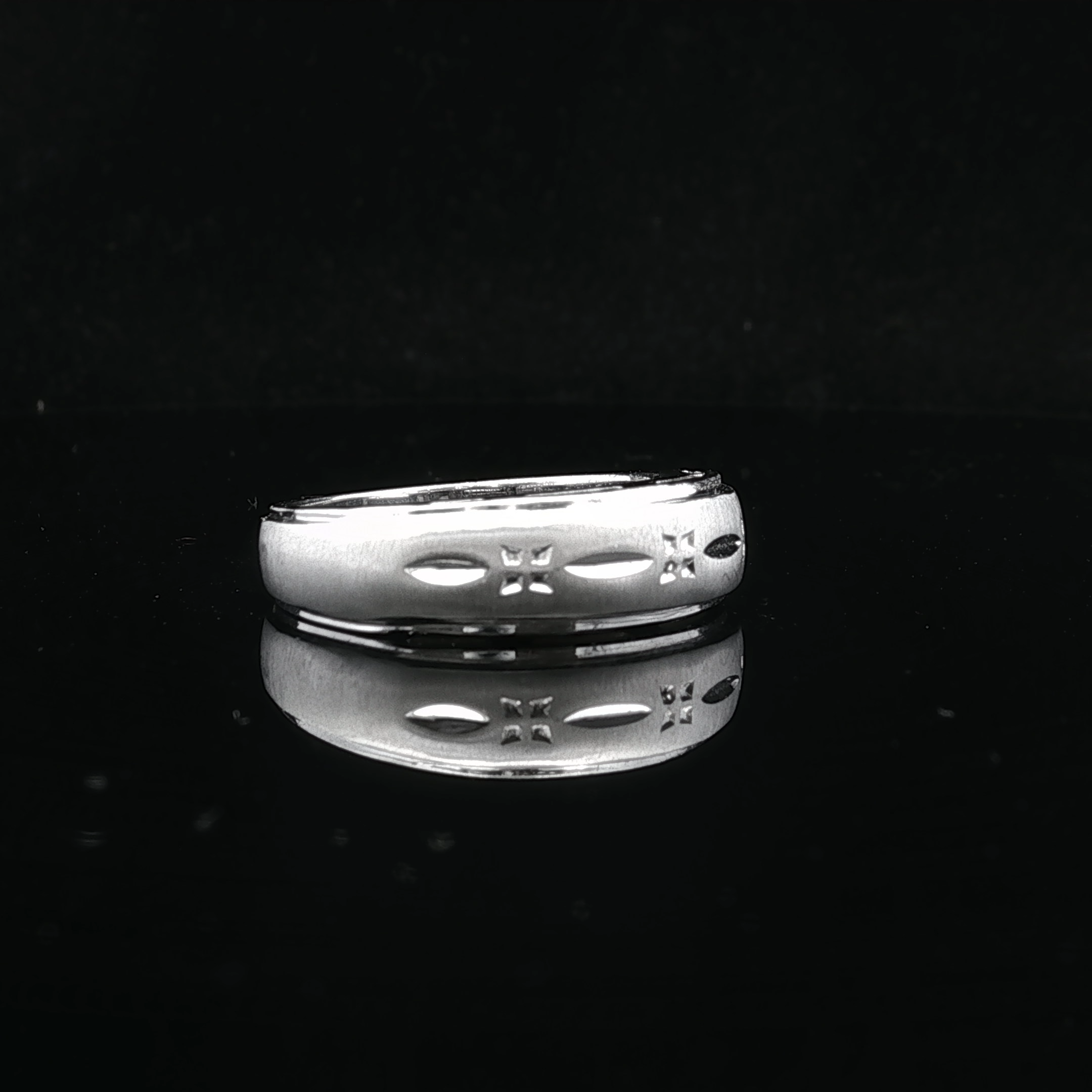 Phyllis 14K White Gold Wedding Band