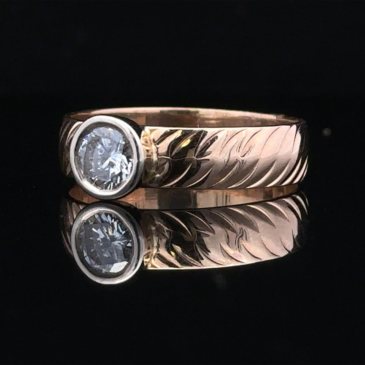 Elias Bezel Ring