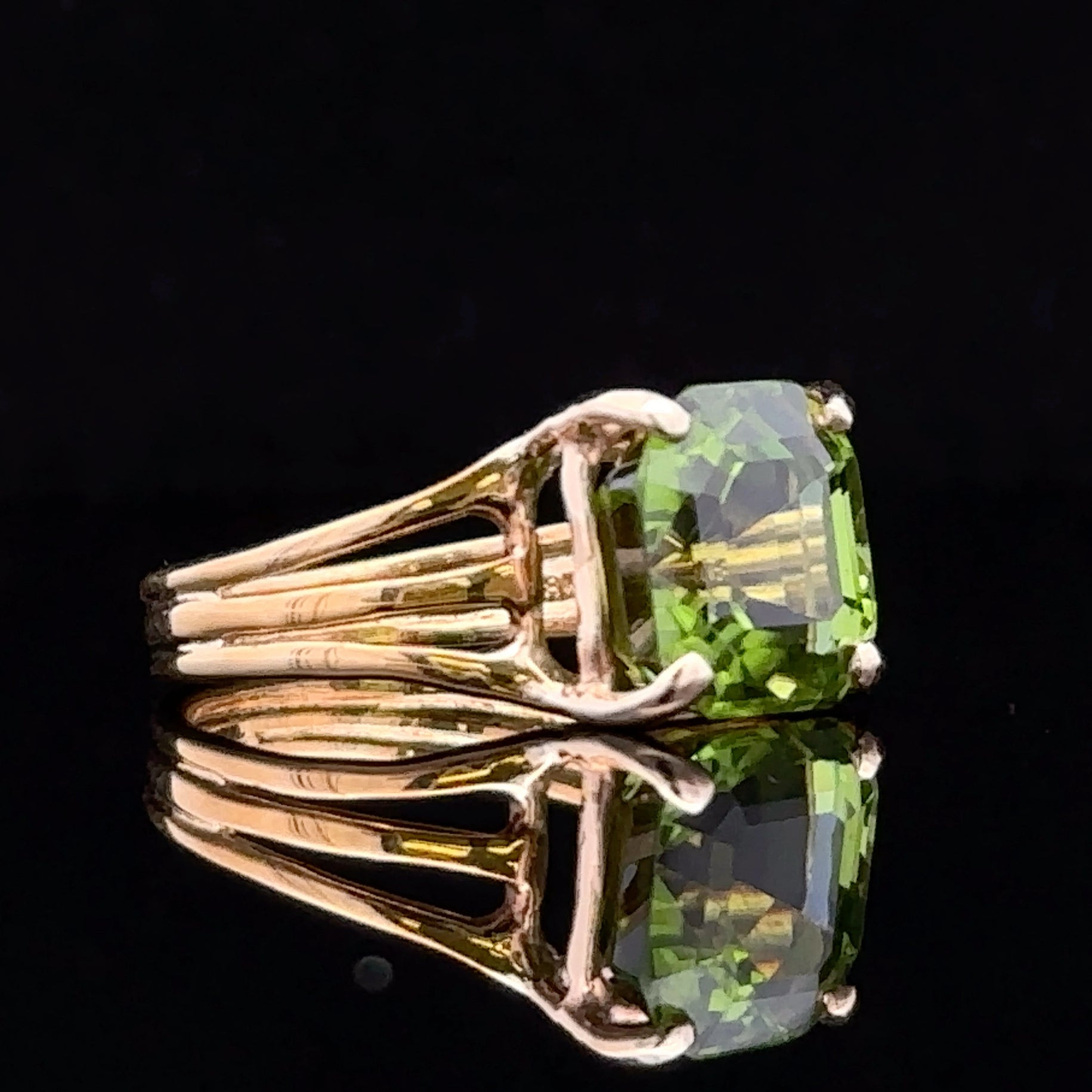 Brooklynn Yellow 18K Gold Green Garnet Ring