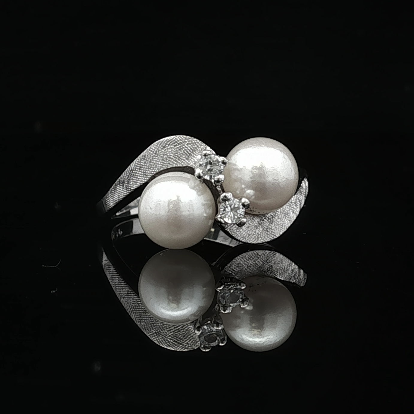 Dorothea Pearl & Diamond Ring – 10K White Gold