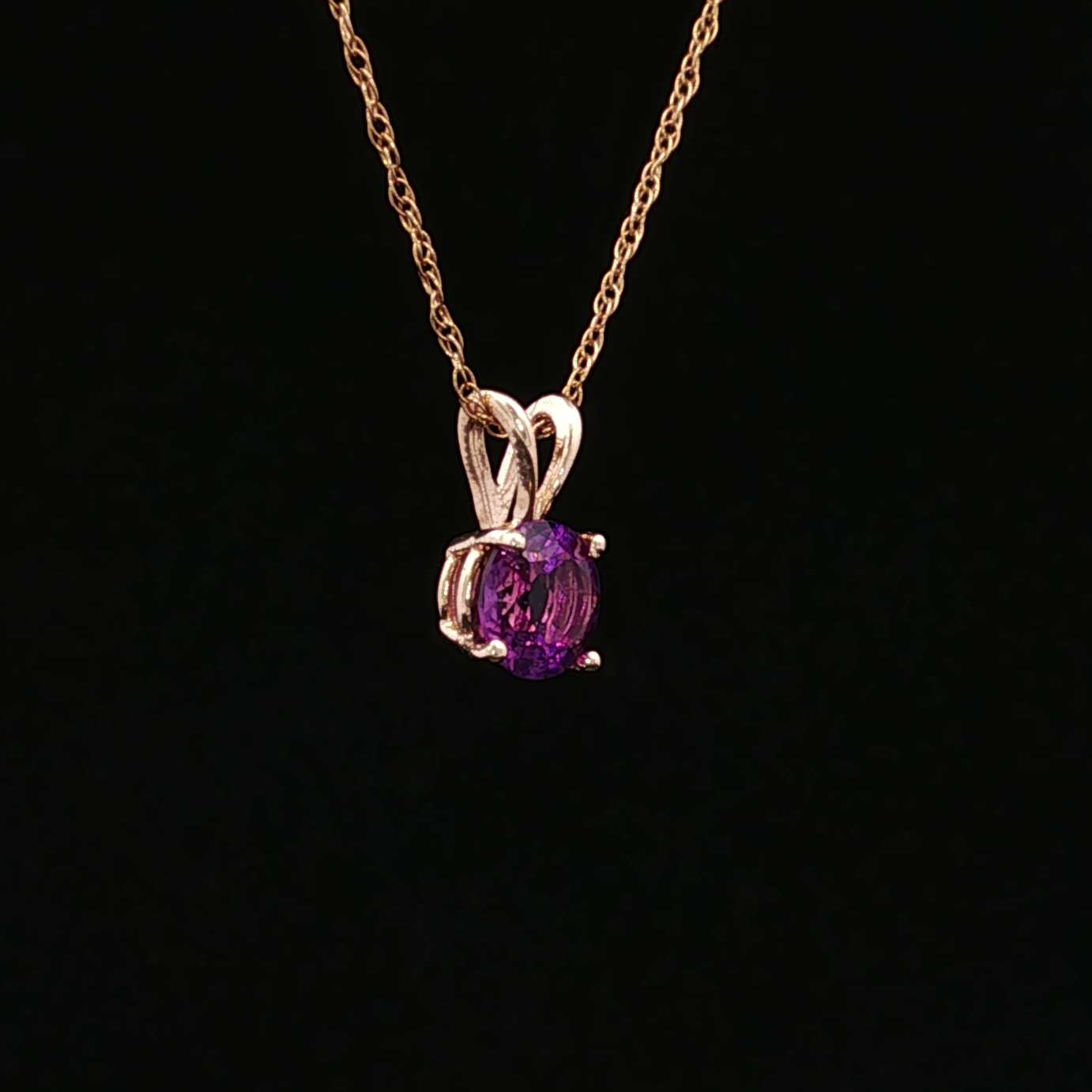 14K Yellow Gold Necklace with 1.10ct Round Purple Amethyst