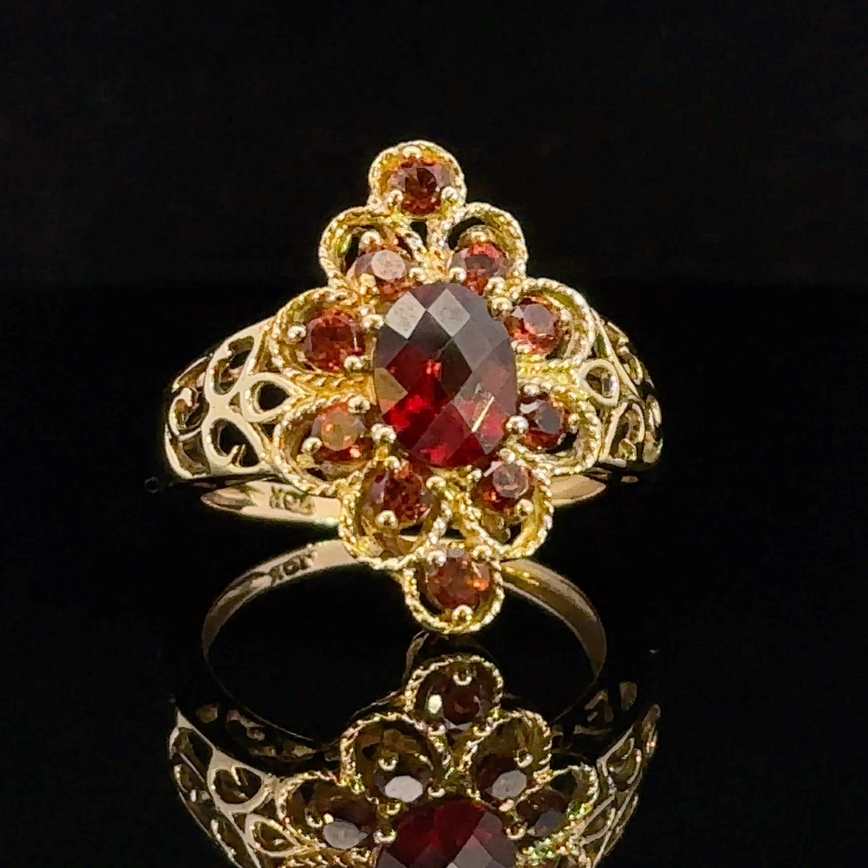 Isabela Garnet Ring
