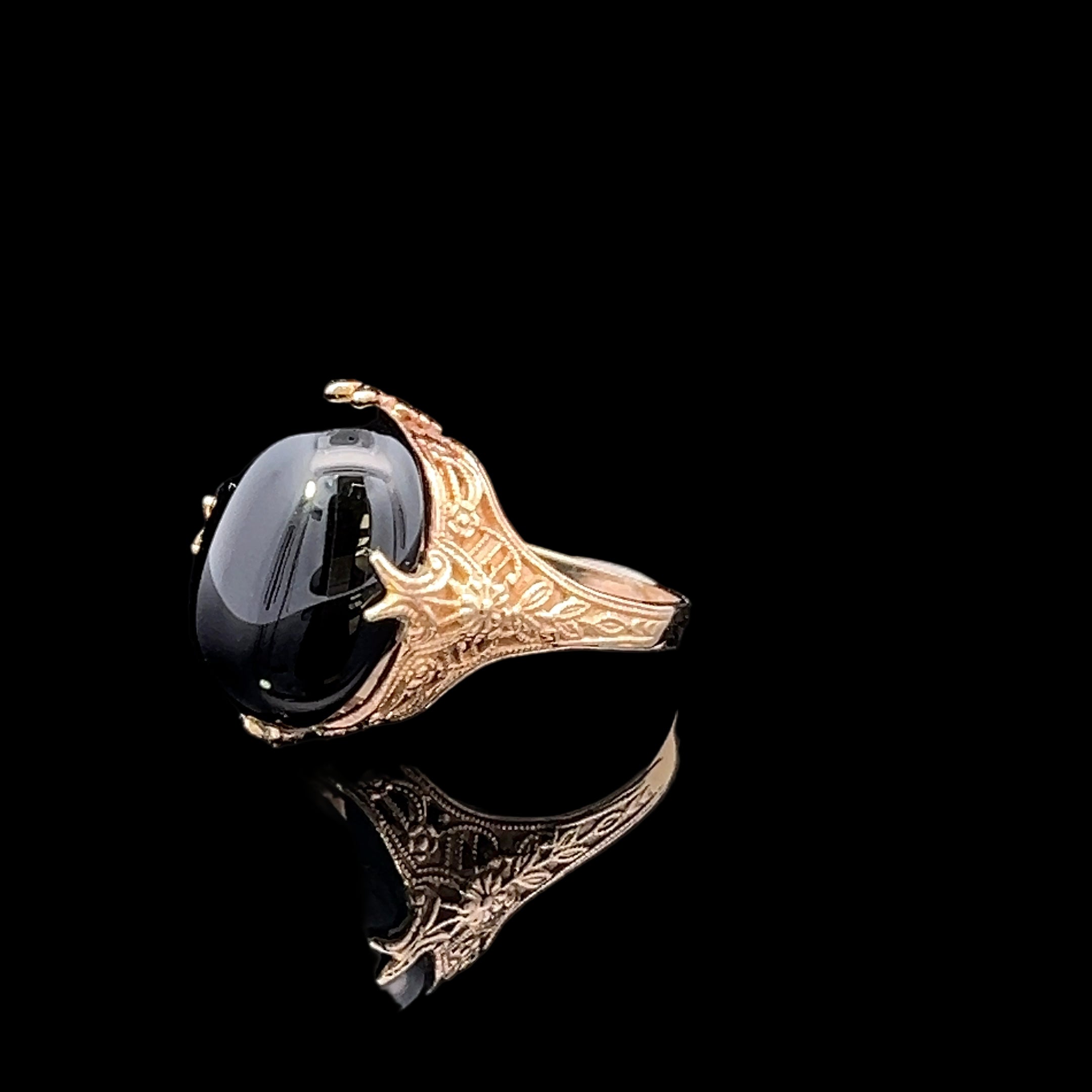Lilly 14K Yellow Gold Onyx Cabochon Ring