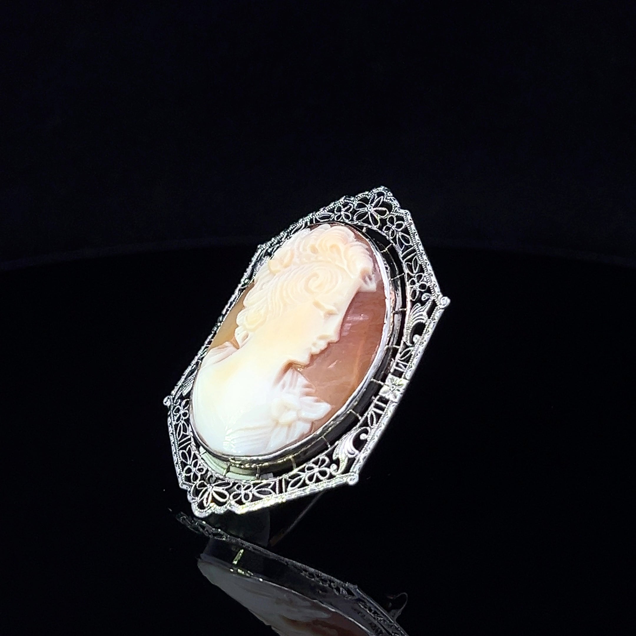 Yasmin 14KW Cameo Brooch