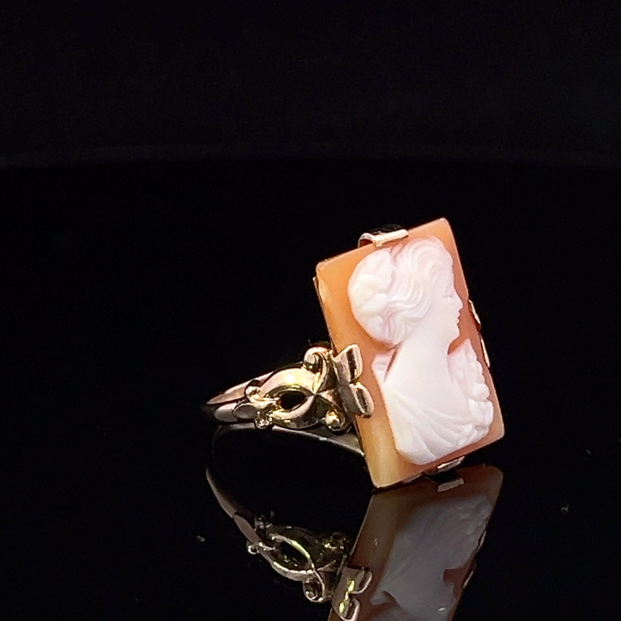 Marley 10KY Cameo Rectangle Ring